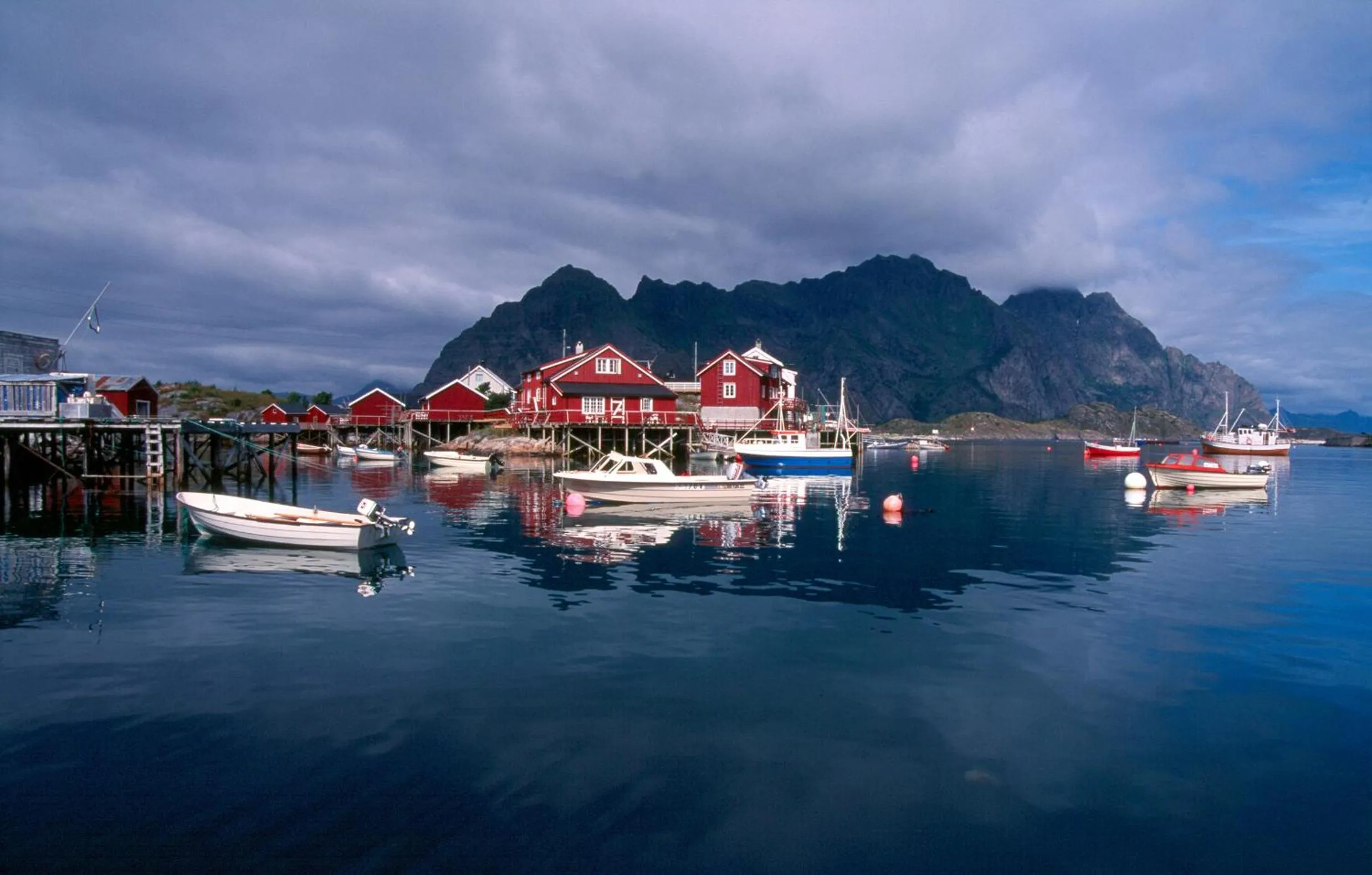Facade/entrance in Henningsvær Rorbuer