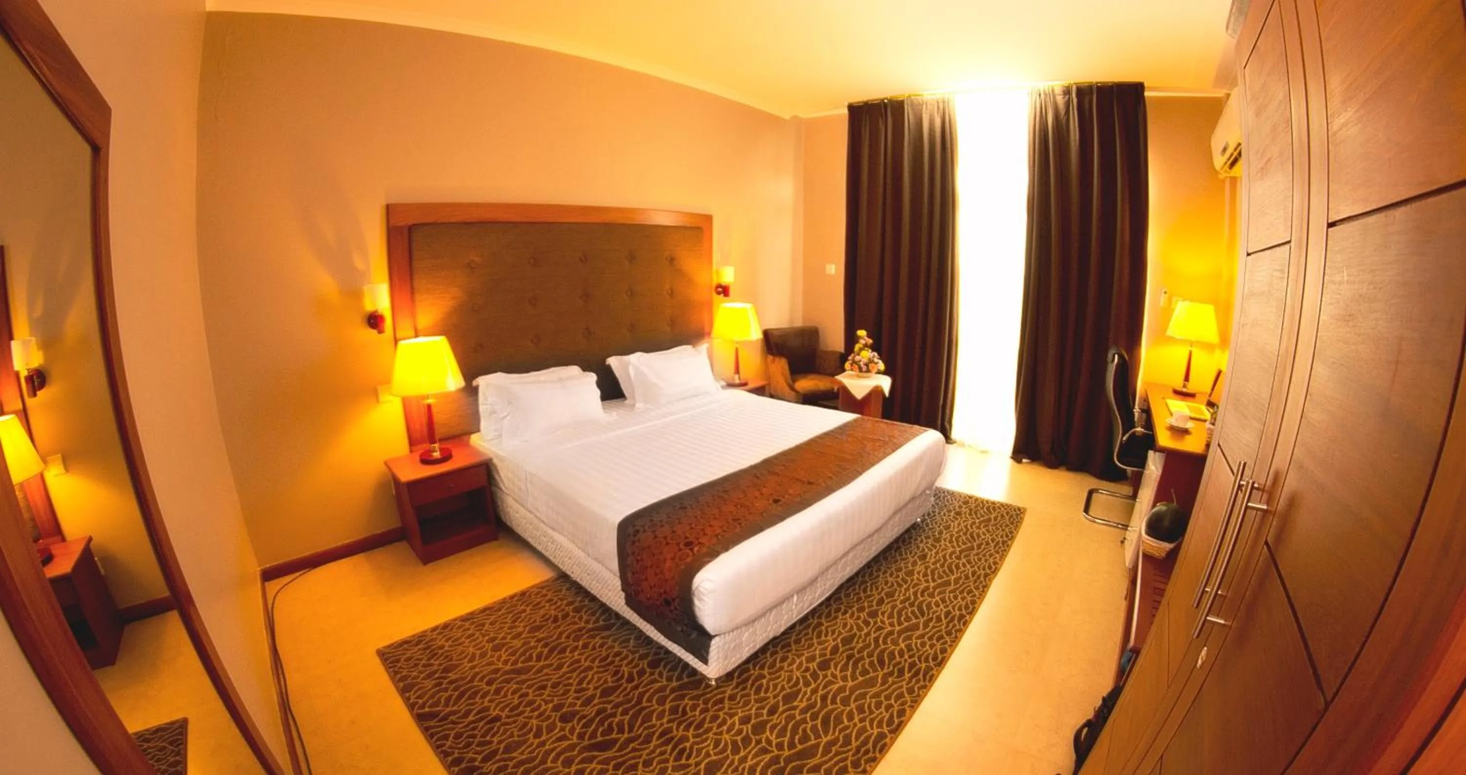 Photo of the whole room, Bed in Seascape Hotel