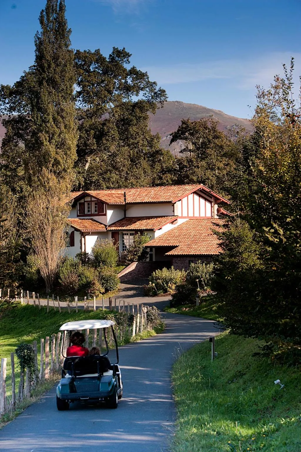 Property building in Auberge Ostapé
