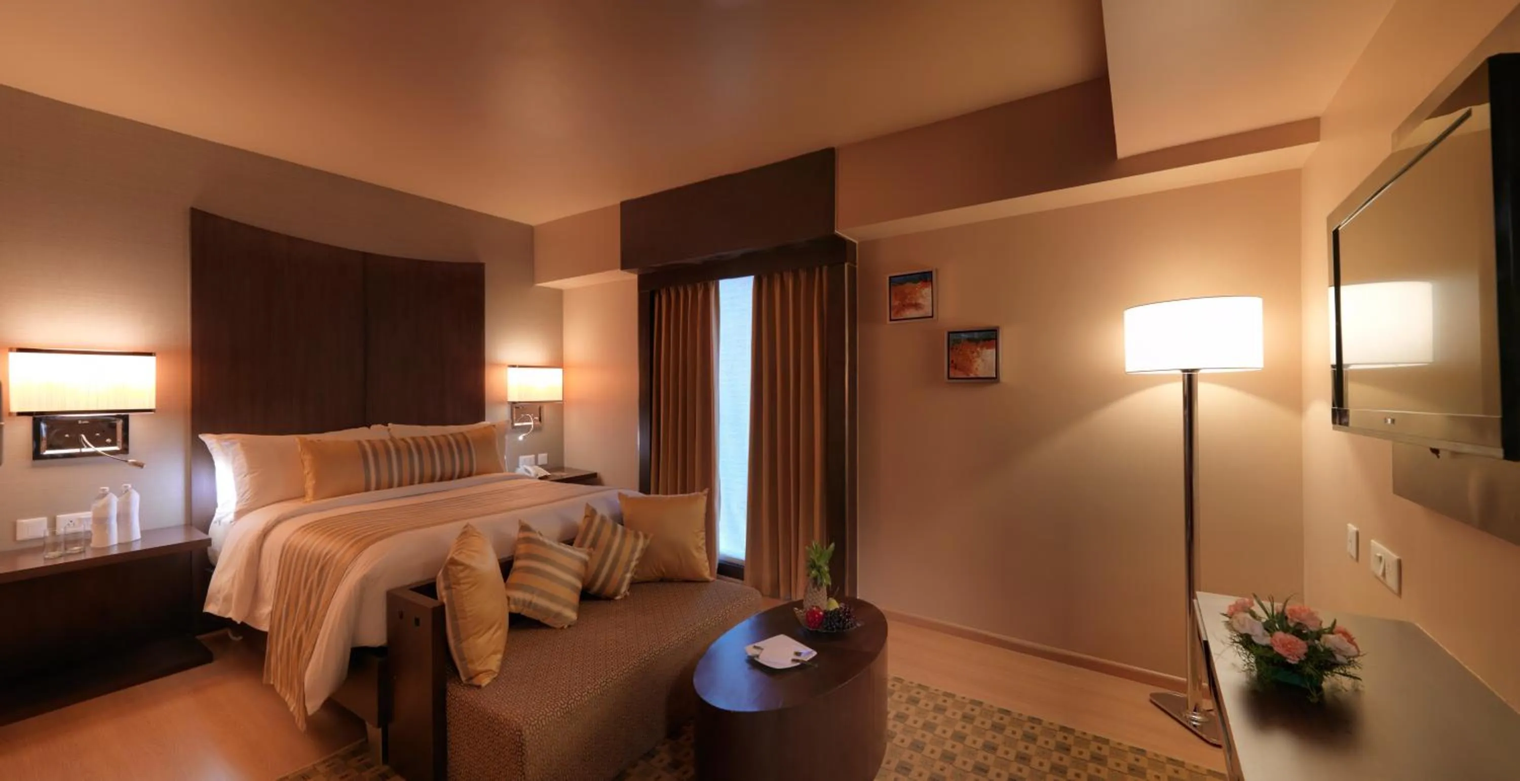 Photo of the whole room, Bed in The Quorum