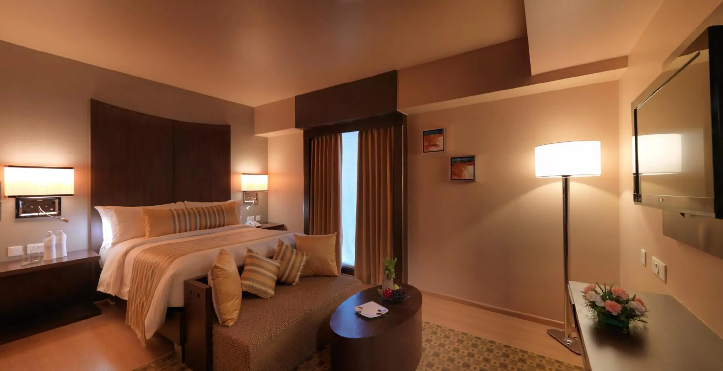 Photo of the whole room, Bed in The Quorum Photo of the whole room, Bed in The Quorum