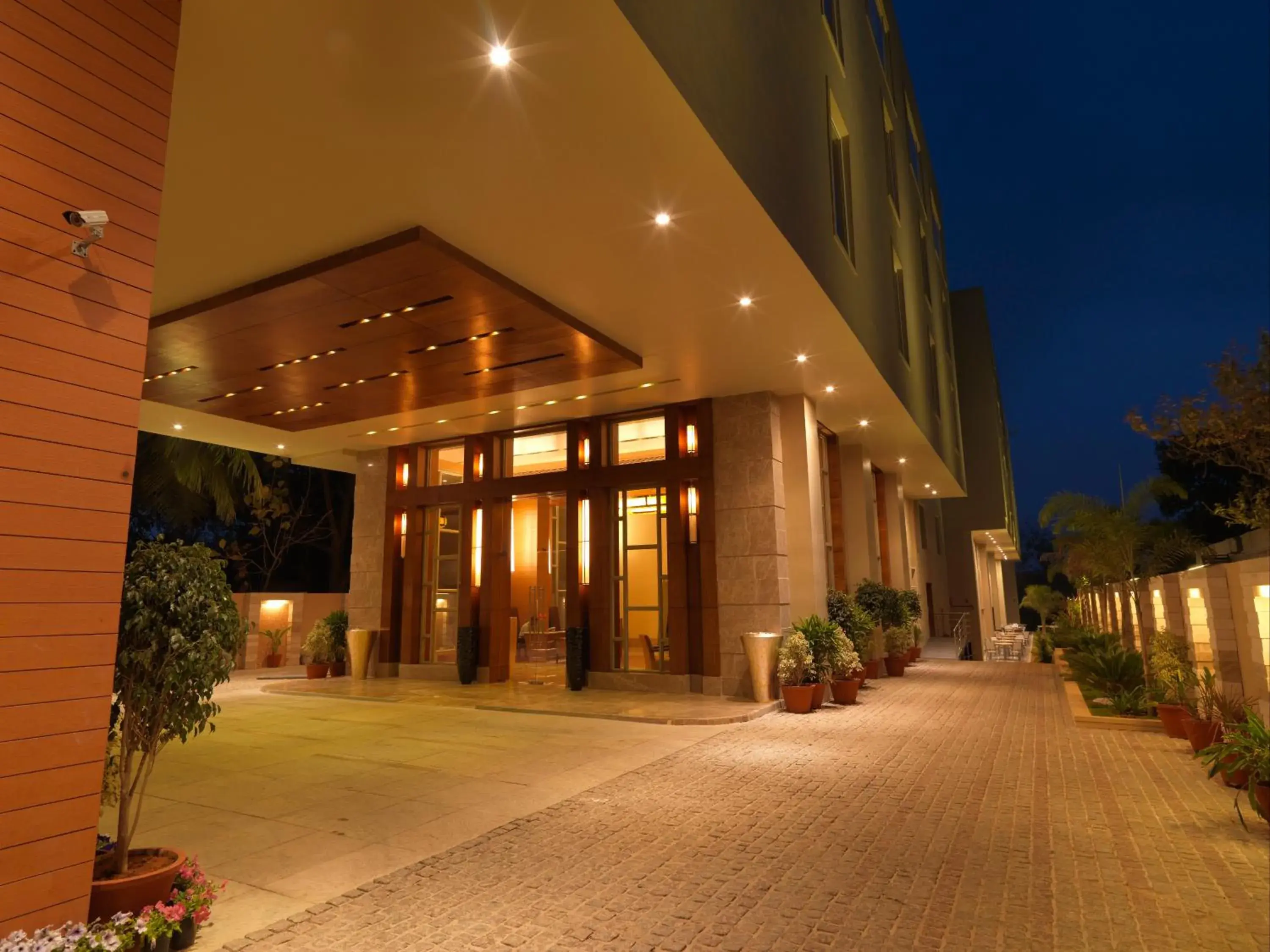 Facade/entrance in The Quorum Facade/entrance in The Quorum