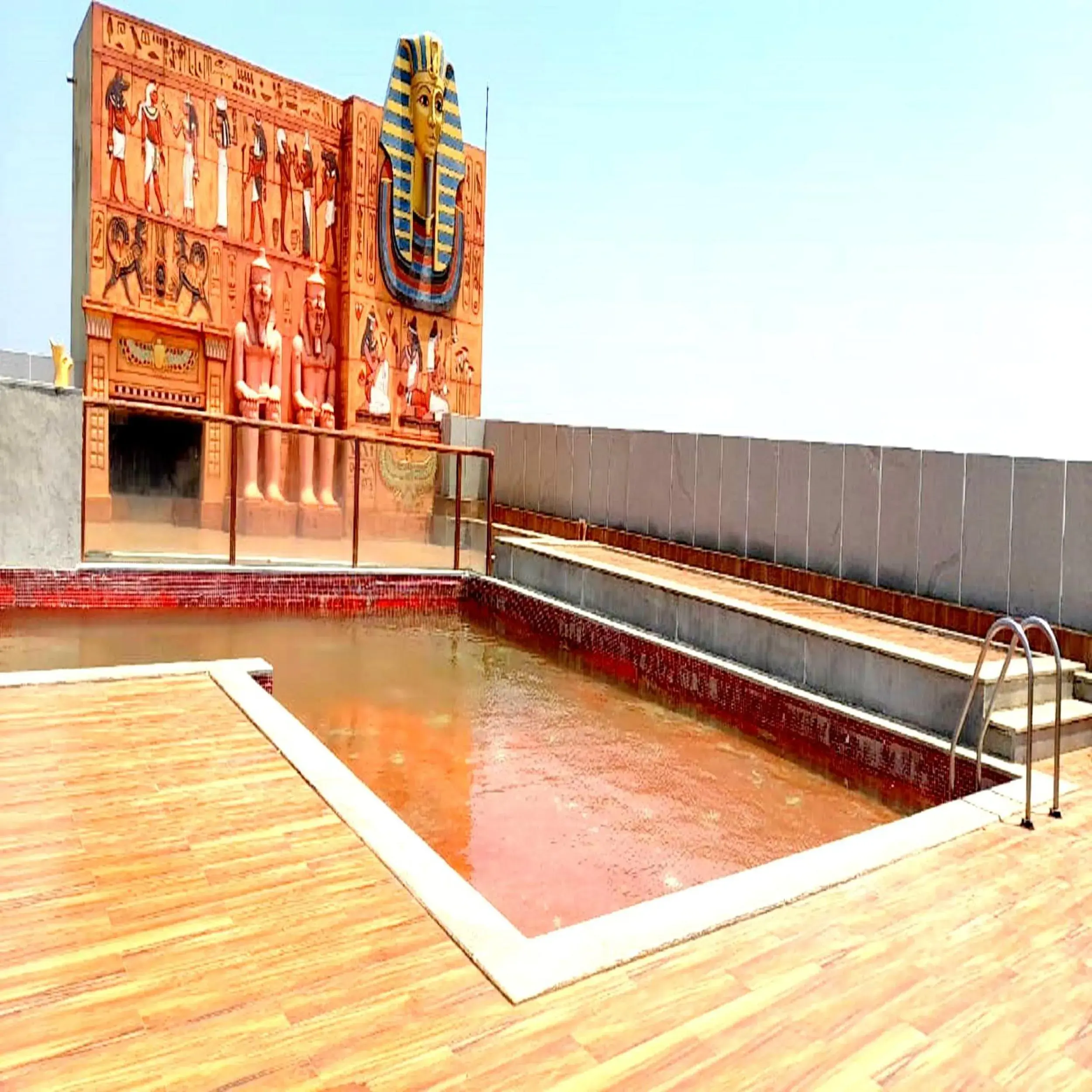 Swimming pool in The Quorum Swimming pool in The Quorum