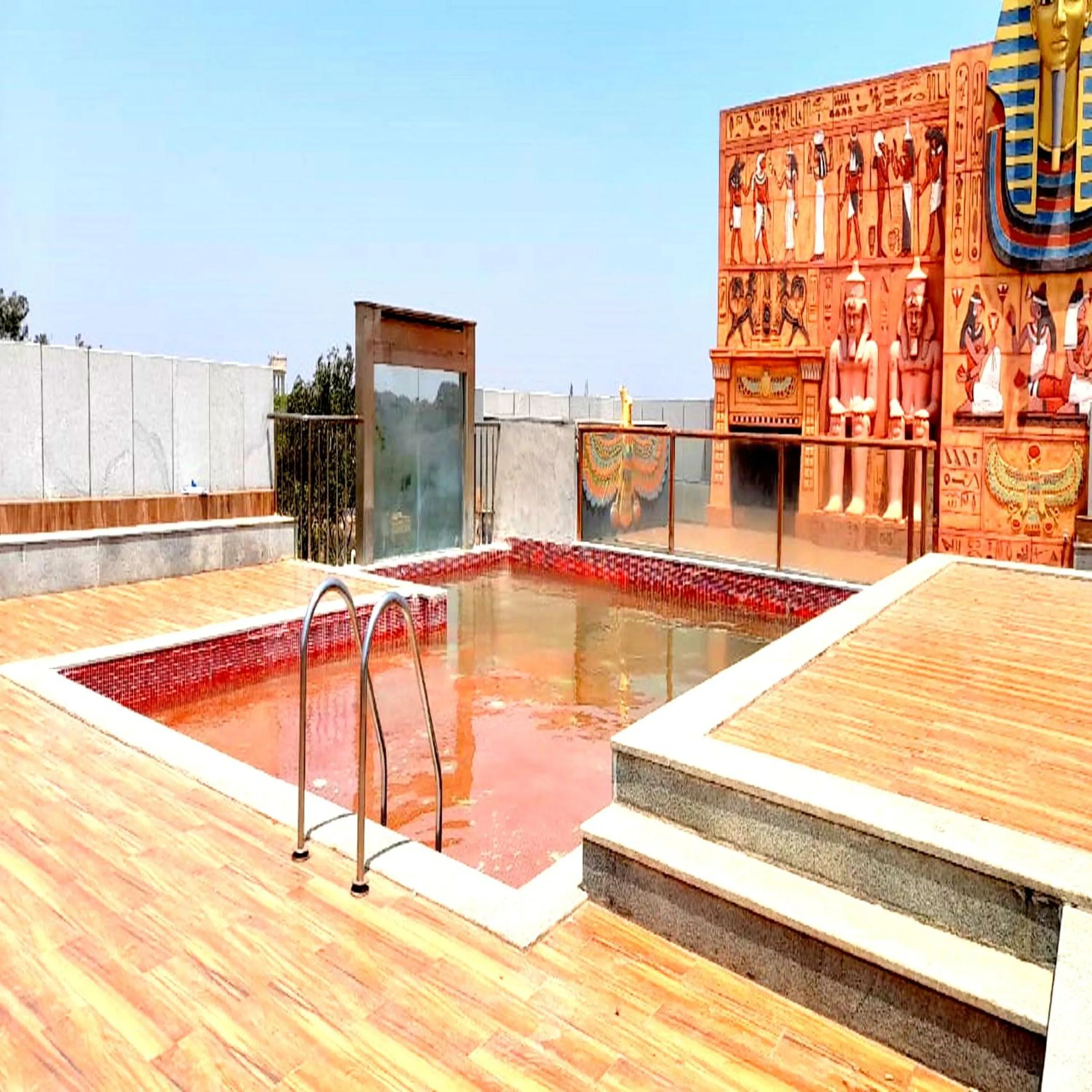 Swimming pool in The Quorum