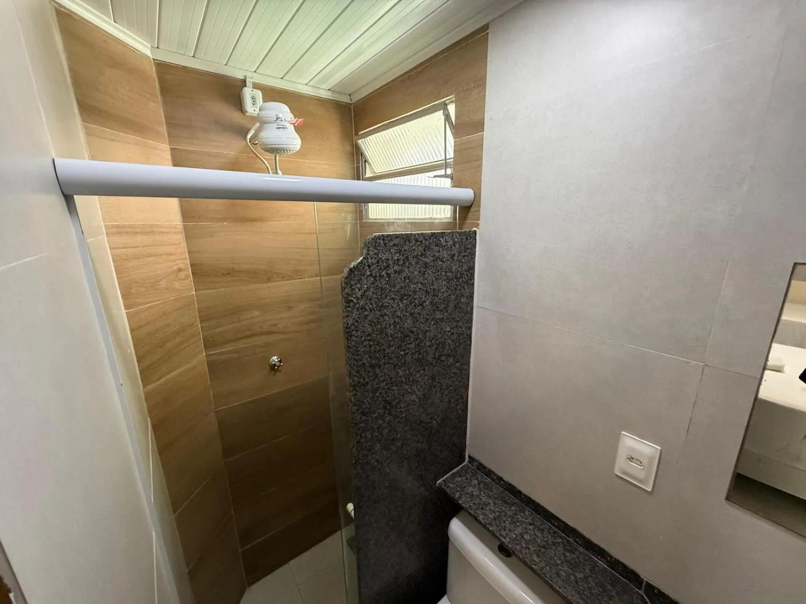 Shower in Hotel Terra do Sal