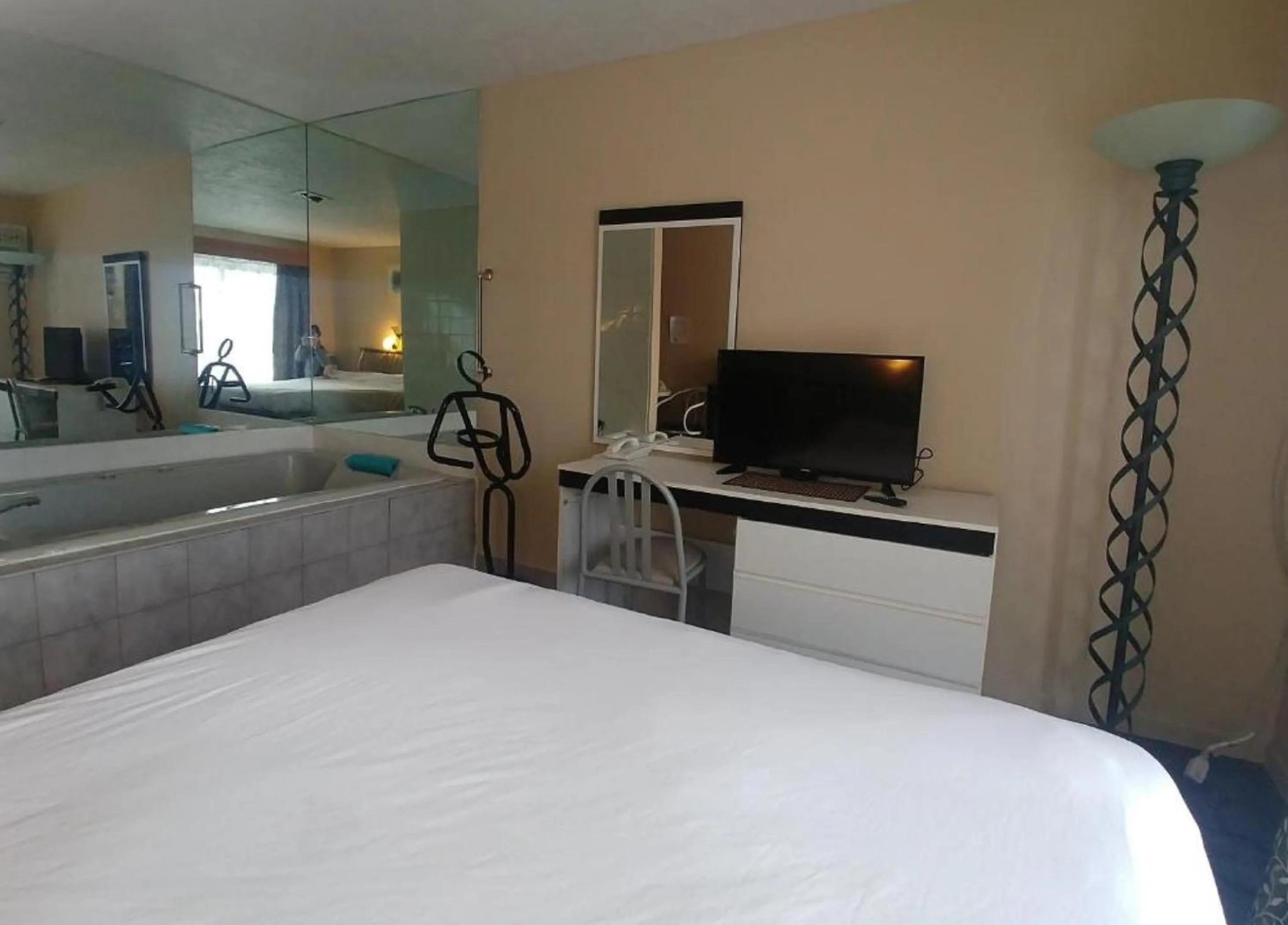 Deluxe Suite with Spa Bath in Hotel Motel Granby