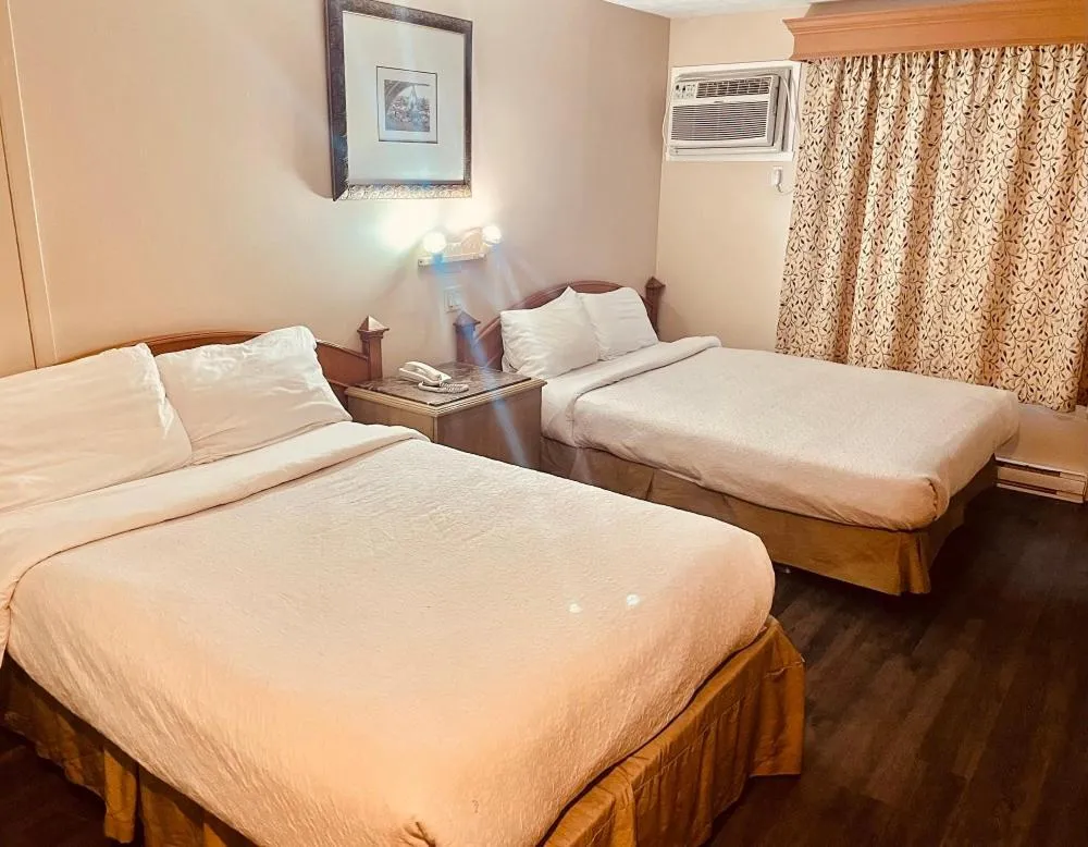 Comfort Double Room - Non-Smoking in Hotel Motel Granby