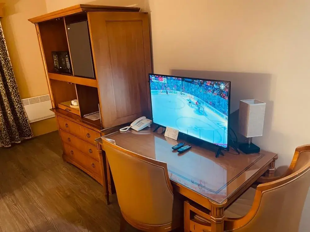 Deluxe Double Room with Balcony in Hotel Motel Granby Deluxe Double Room with Balcony in Hotel Motel Granby