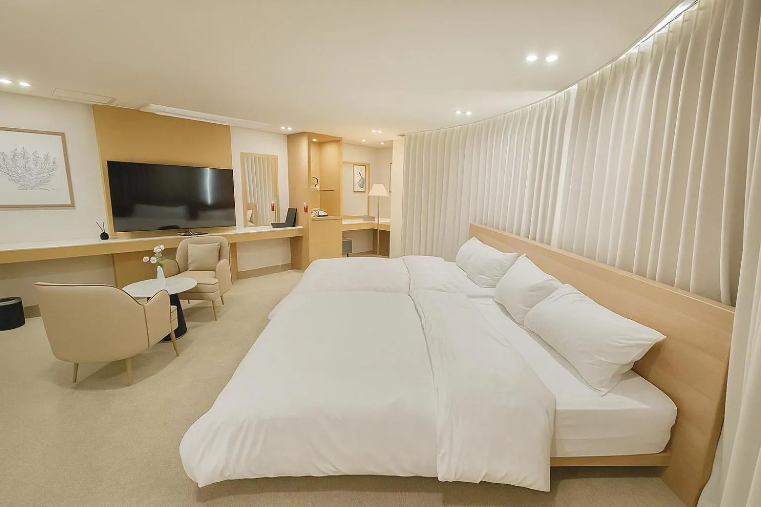 Bed in Benikea Hotel Bizinn