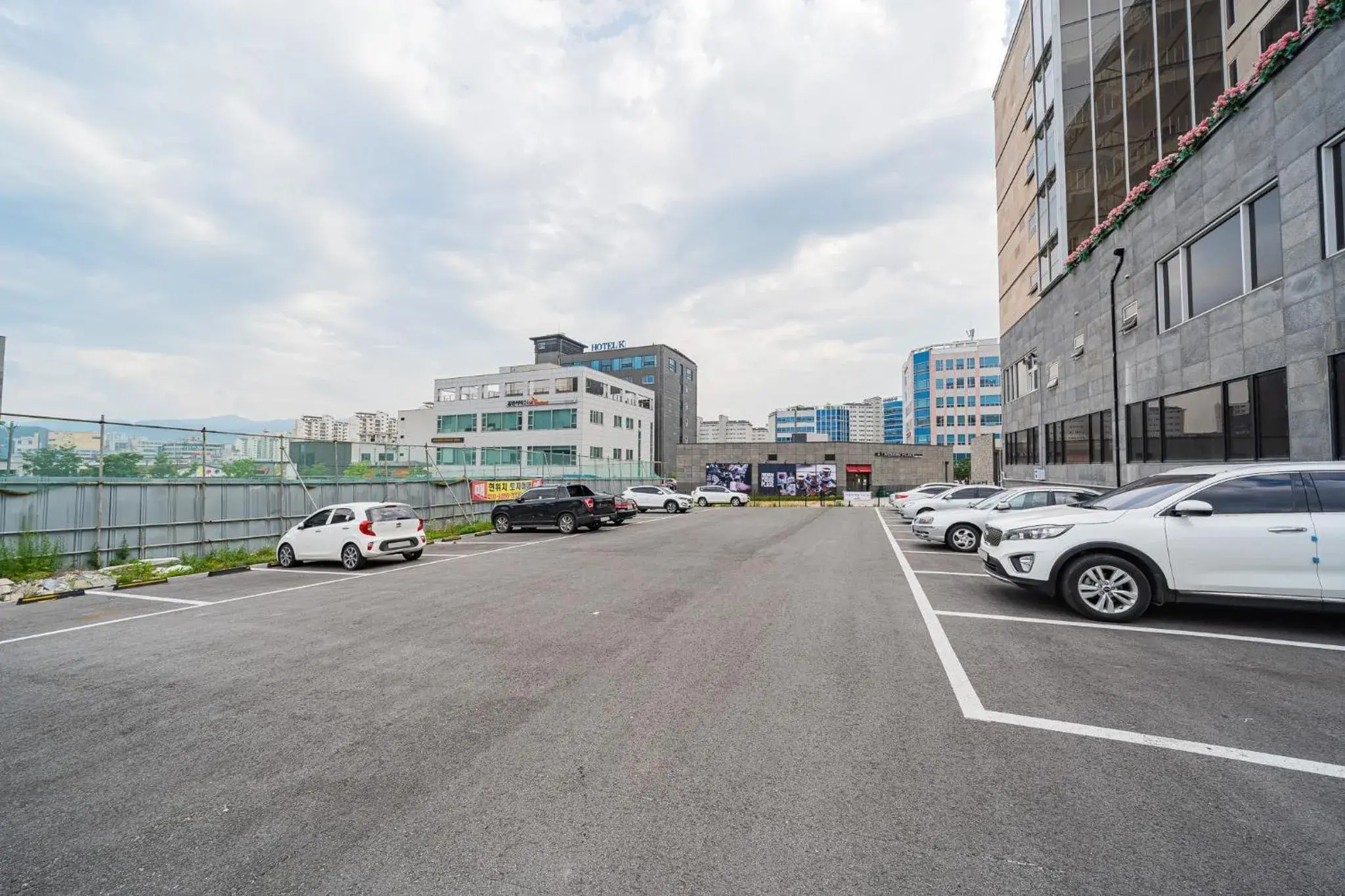 Property building in Benikea Hotel Bizinn Property building in Benikea Hotel Bizinn