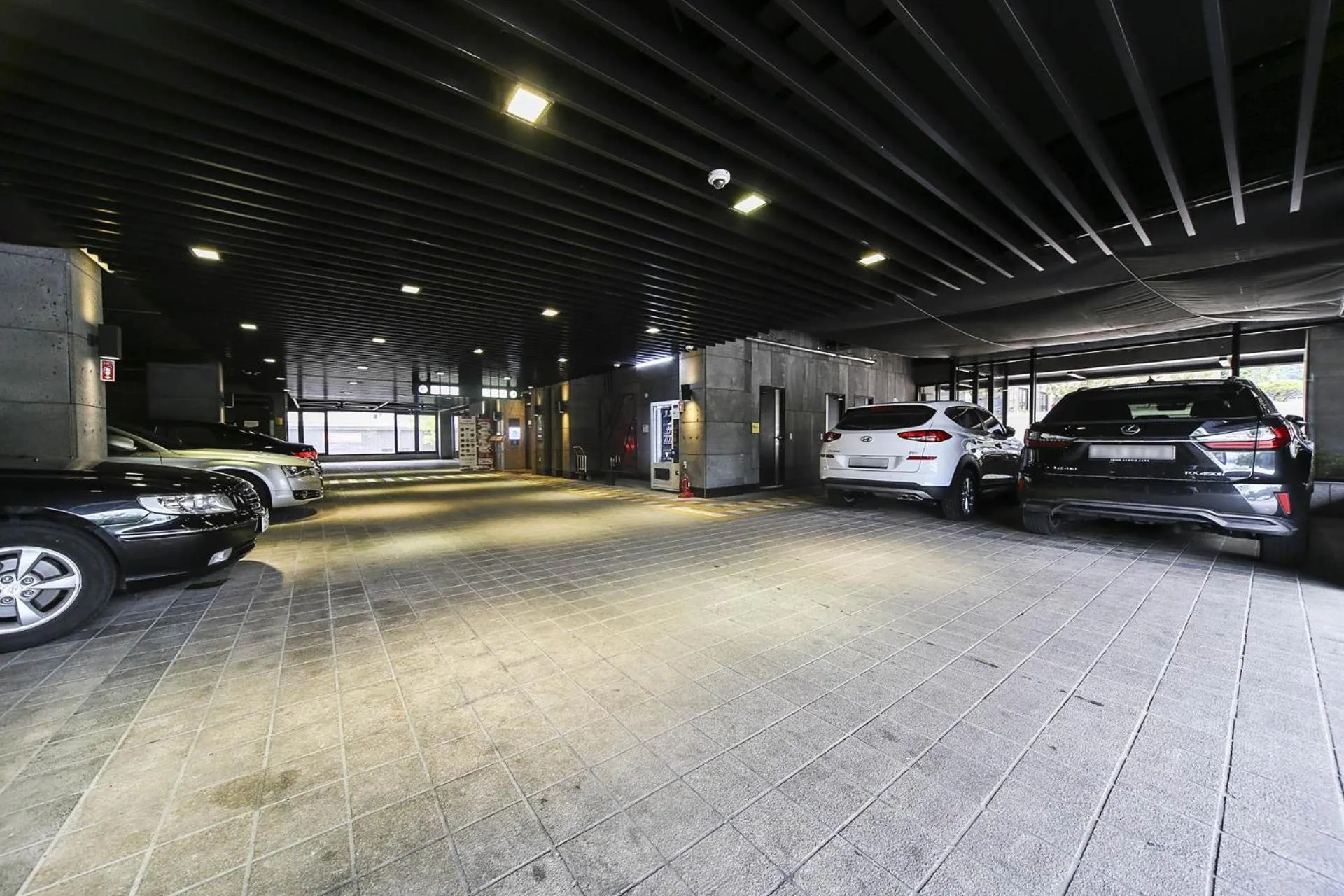 Parking in Benikea Hotel Bizinn