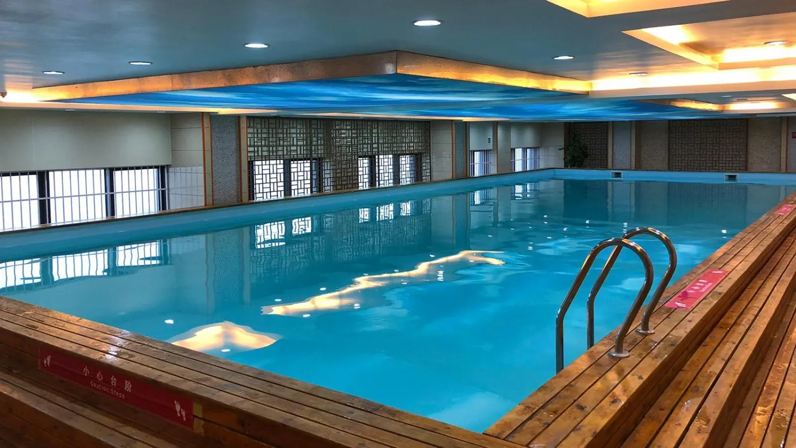 Swimming pool in Tianhong Jinling Grand Hotel