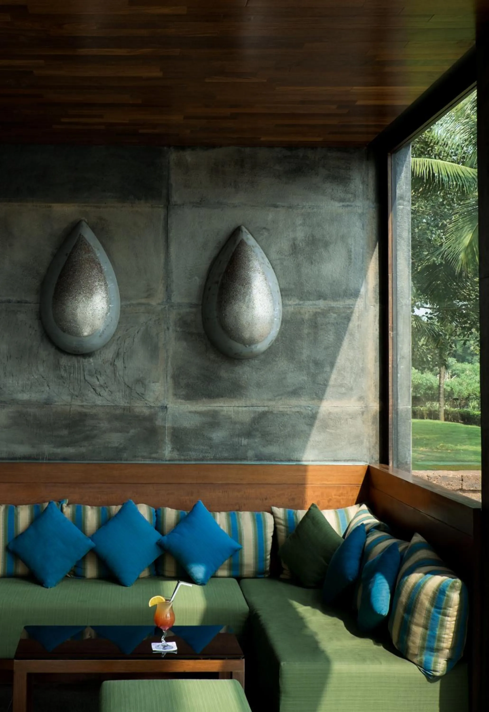 Lounge or bar in Diwa Club by Alila - A Hyatt Brand