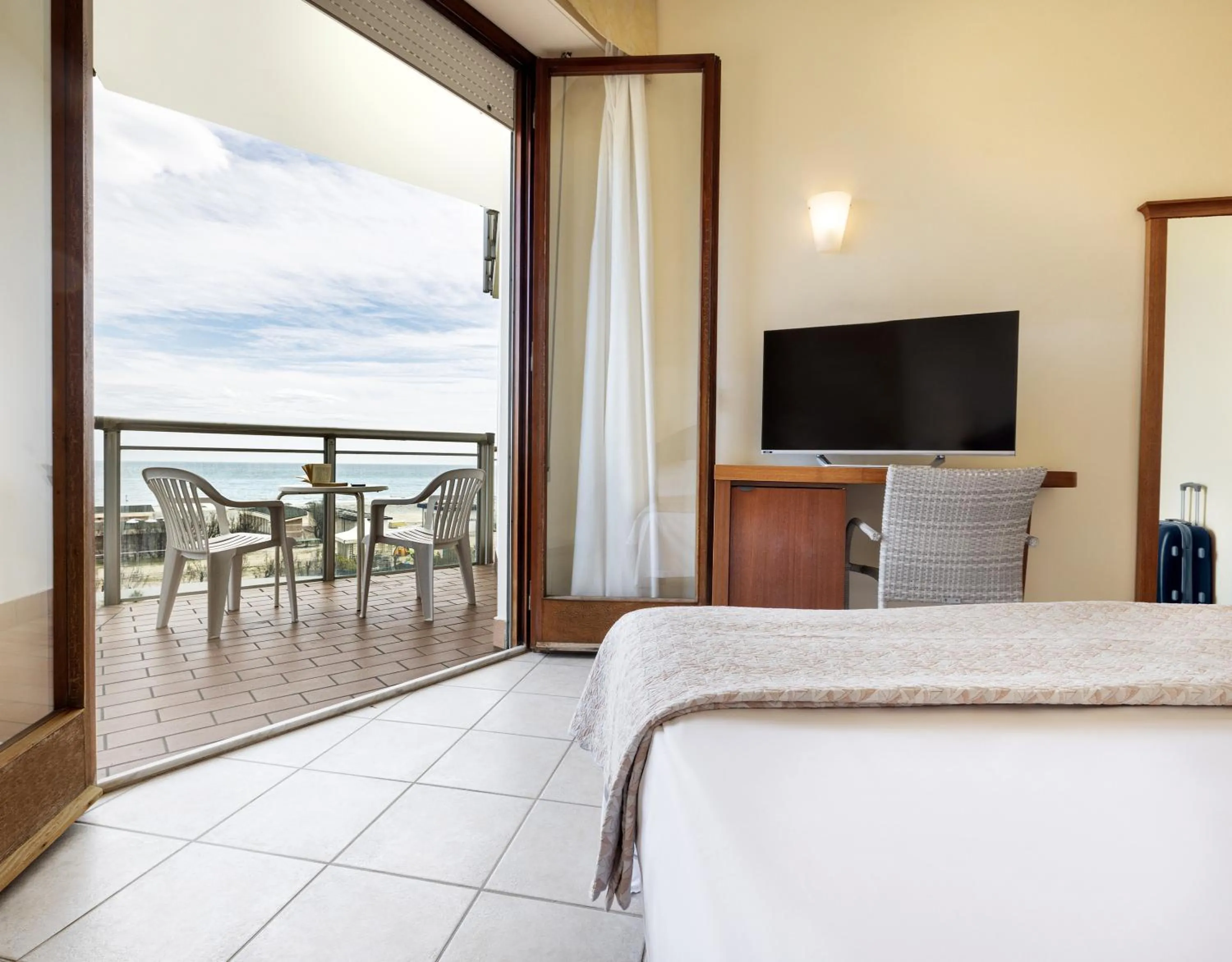 Bed in Hotel Bellevue Beach - sul mare