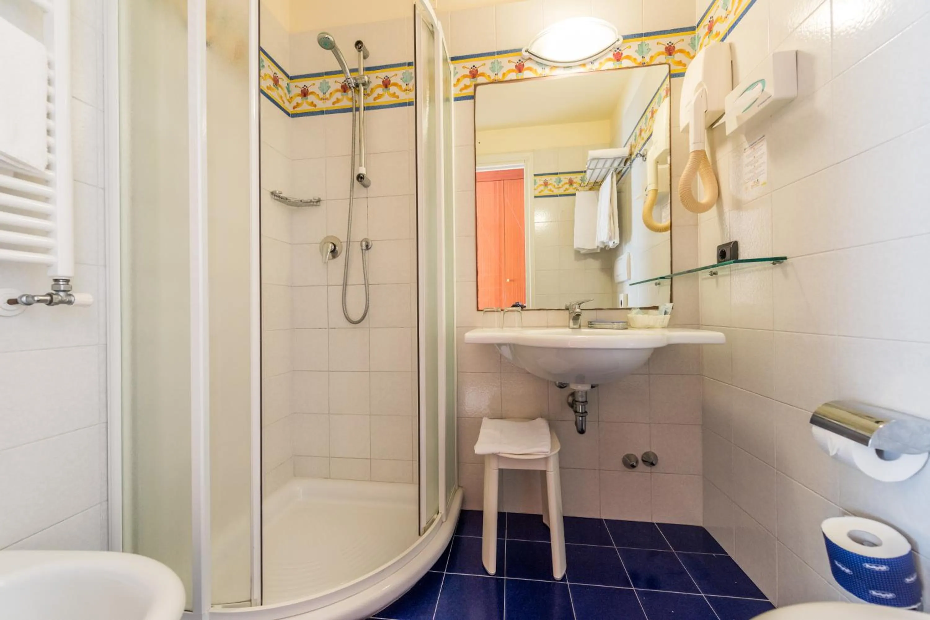 Shower in Hotel Bellevue Beach - sul mare