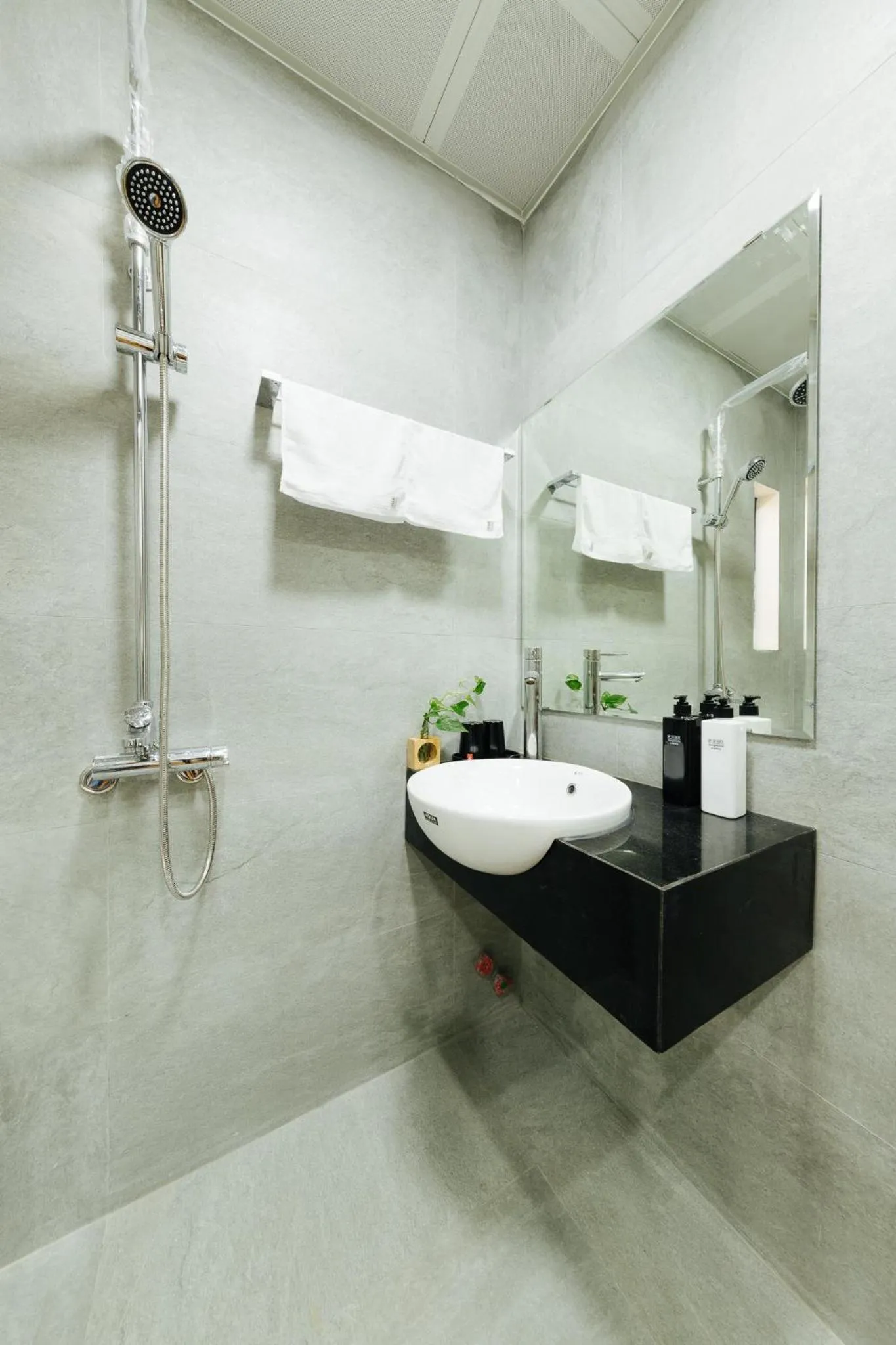 Shower in Hi Home Residences Ba Dinh
