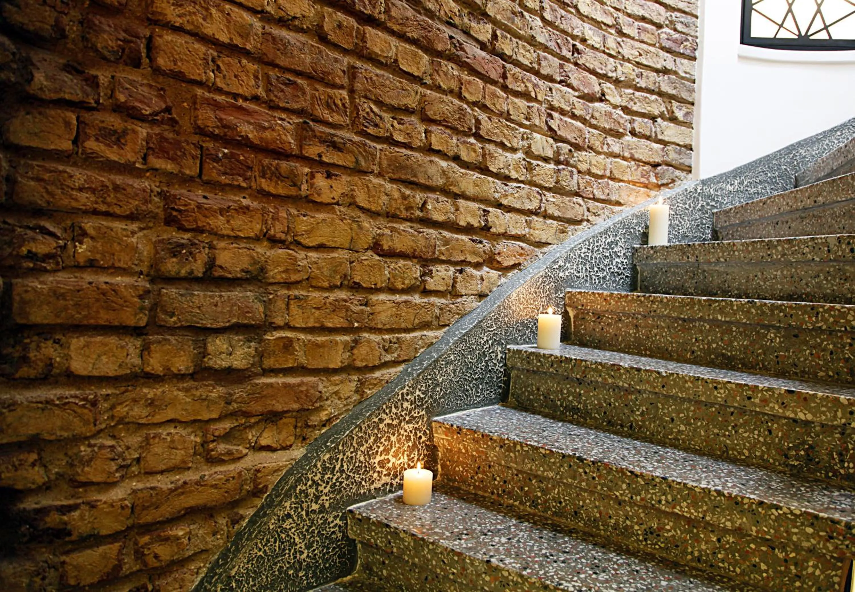 Facade/entrance in Frida Suites