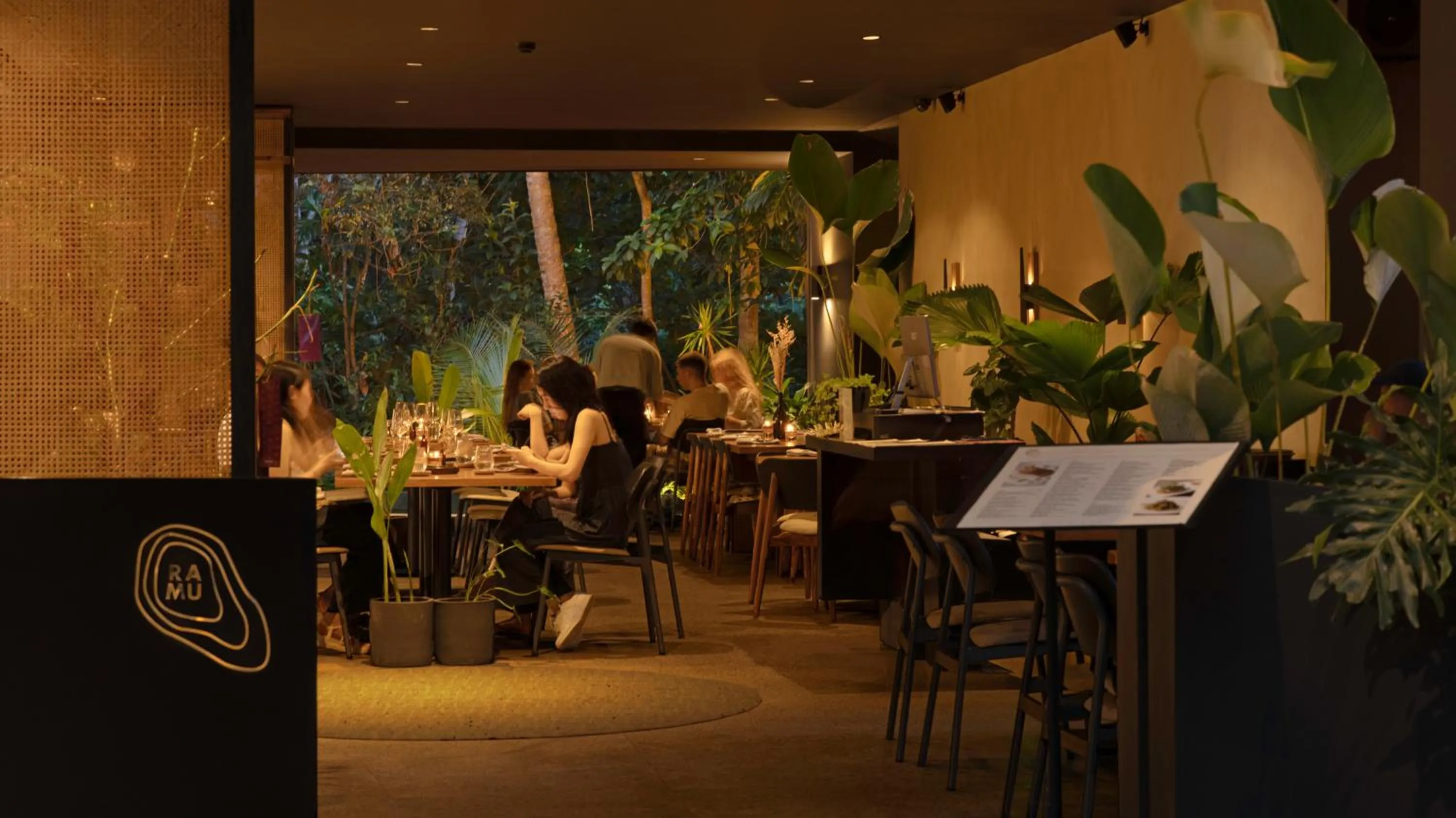 Restaurant/places to eat in Titik Dua