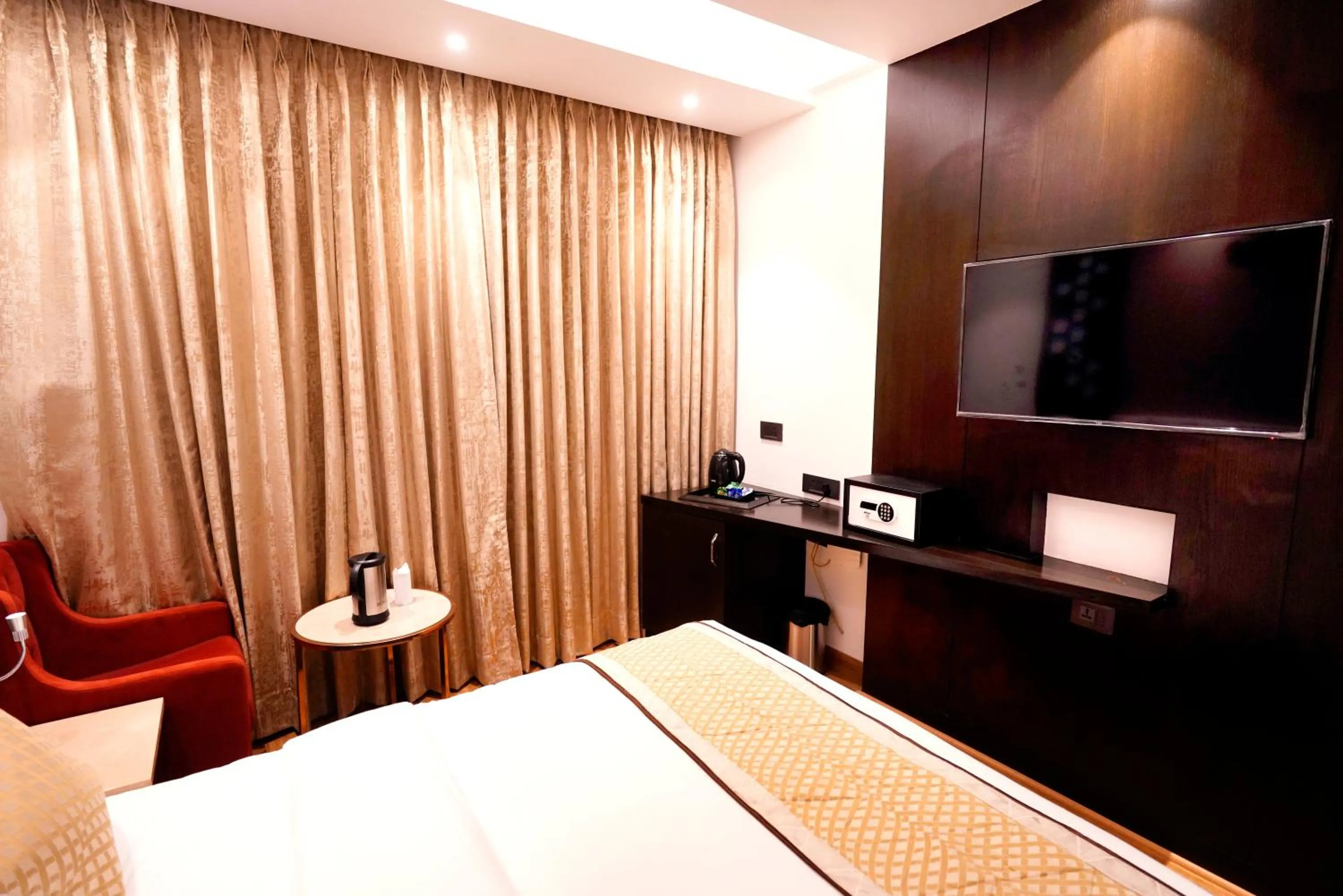 Bedroom, Bed in Hotel City Pride - City Centre, with Free Airport Pickup