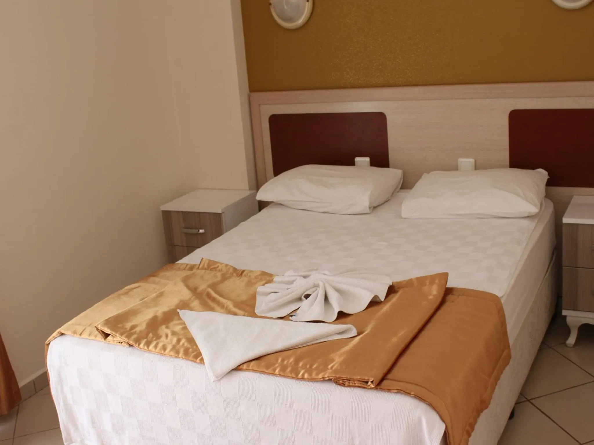 Bed in Arya Otel