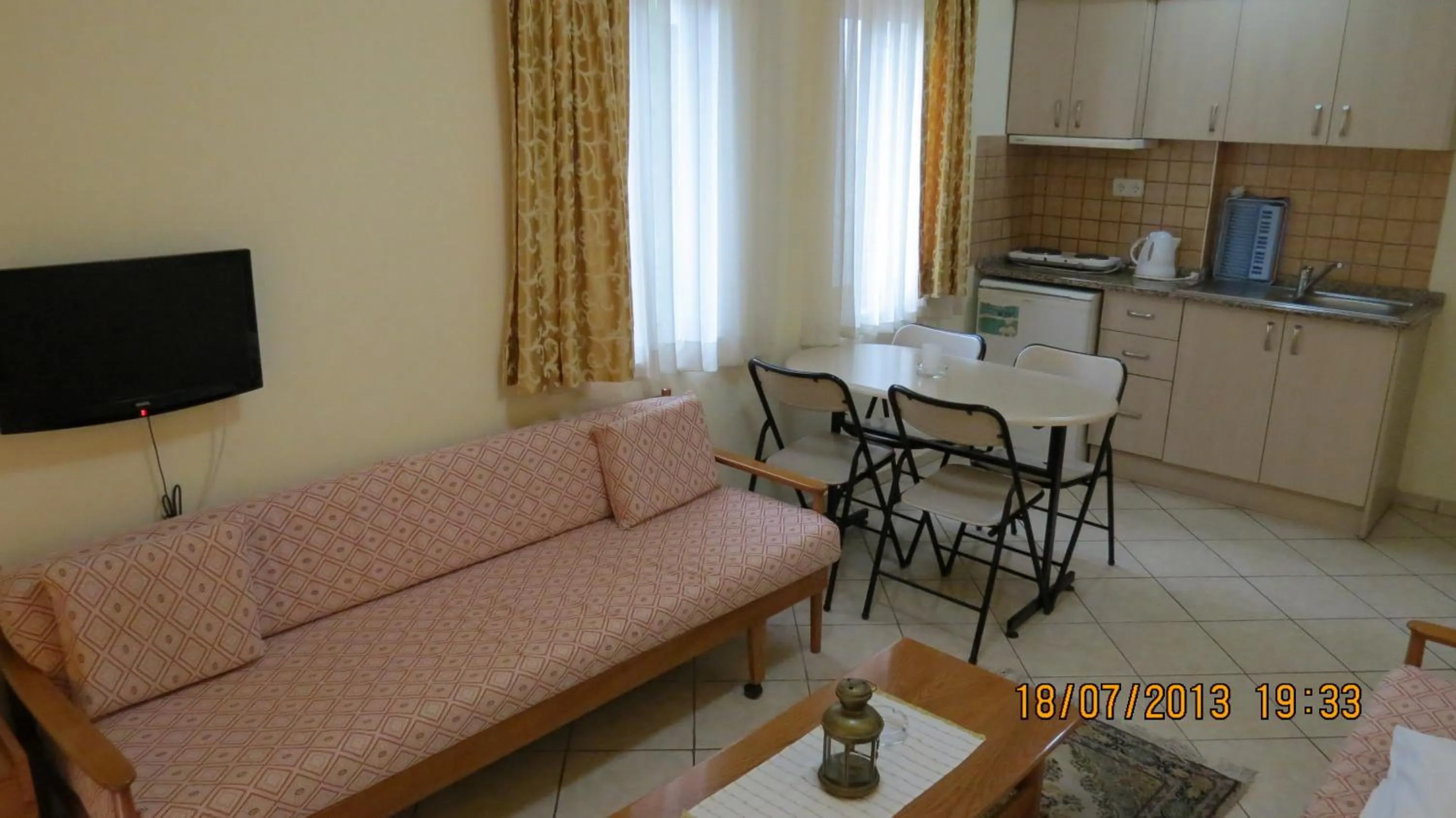 Seating area in Arya Otel