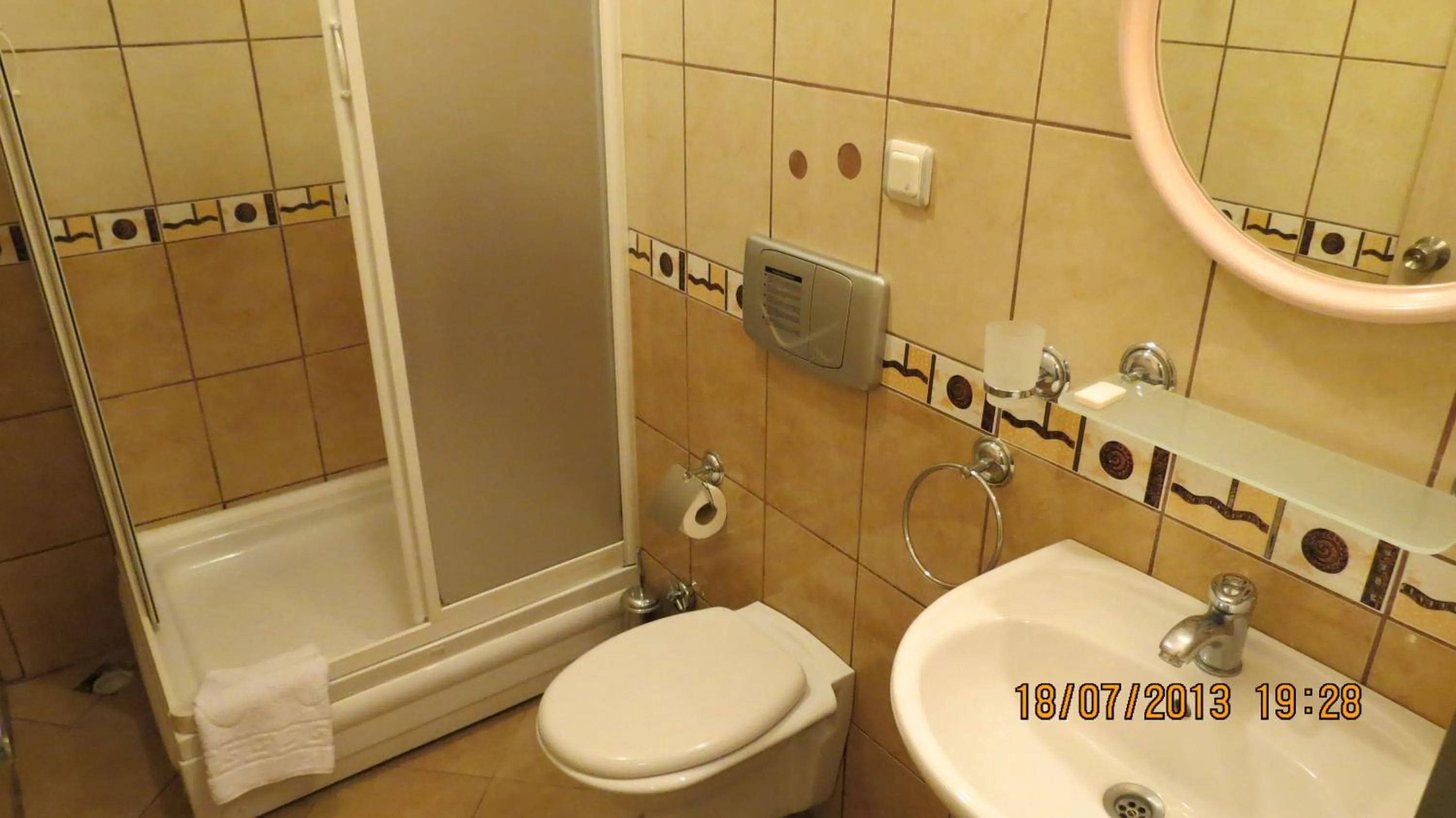 Bathroom in Arya Otel