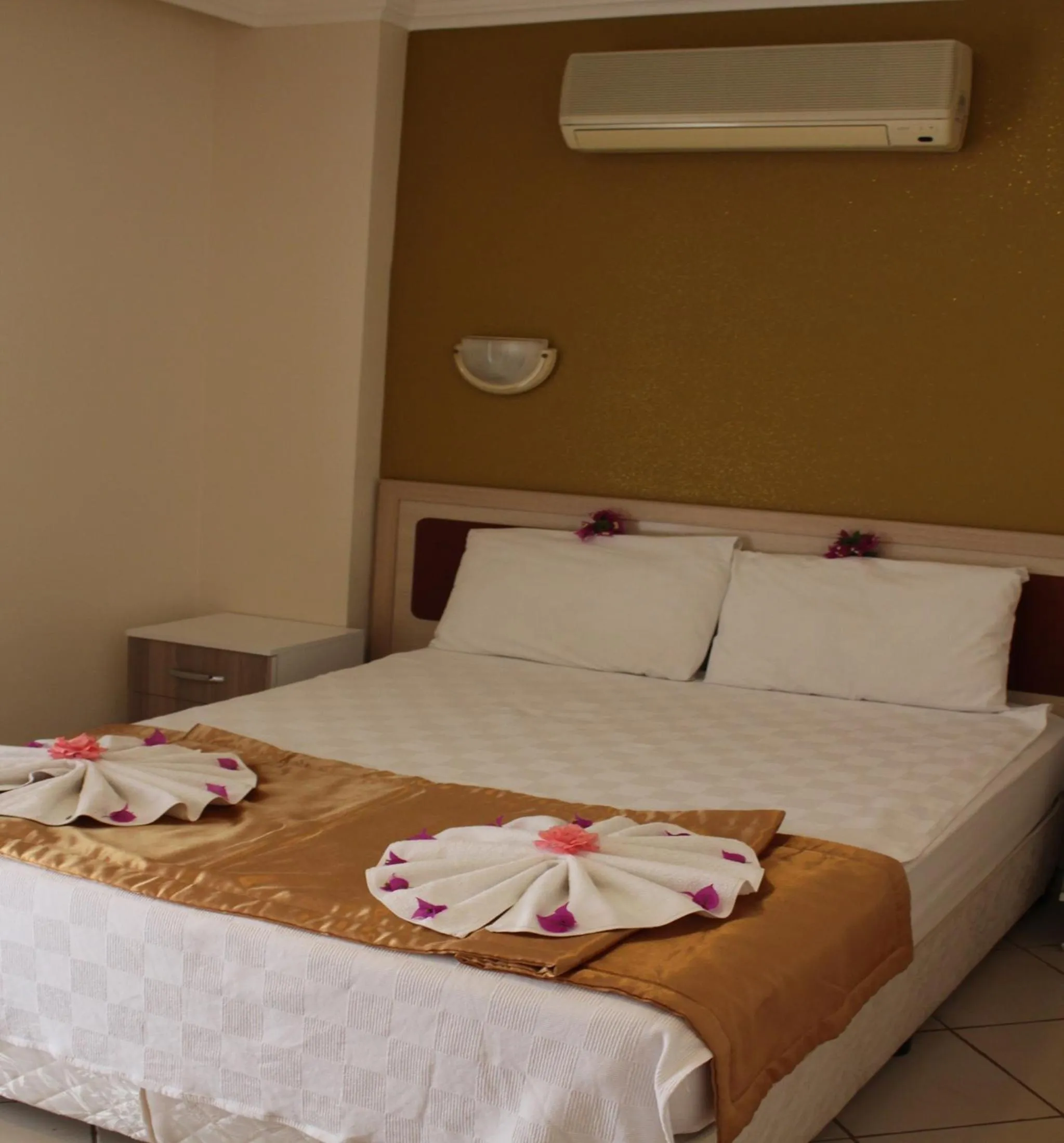 Bed in Arya Otel