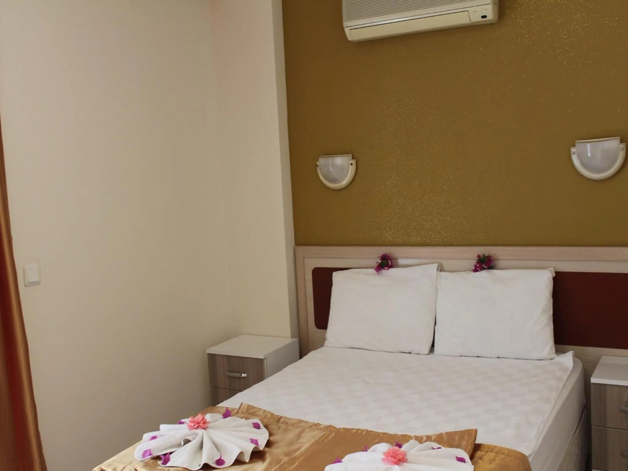 Bed in Arya Otel