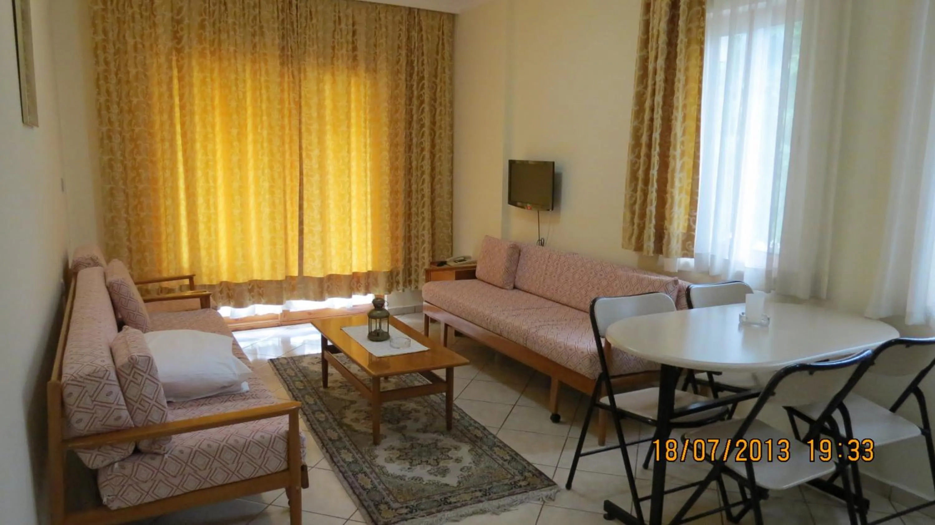 Photo of the whole room in Arya Otel