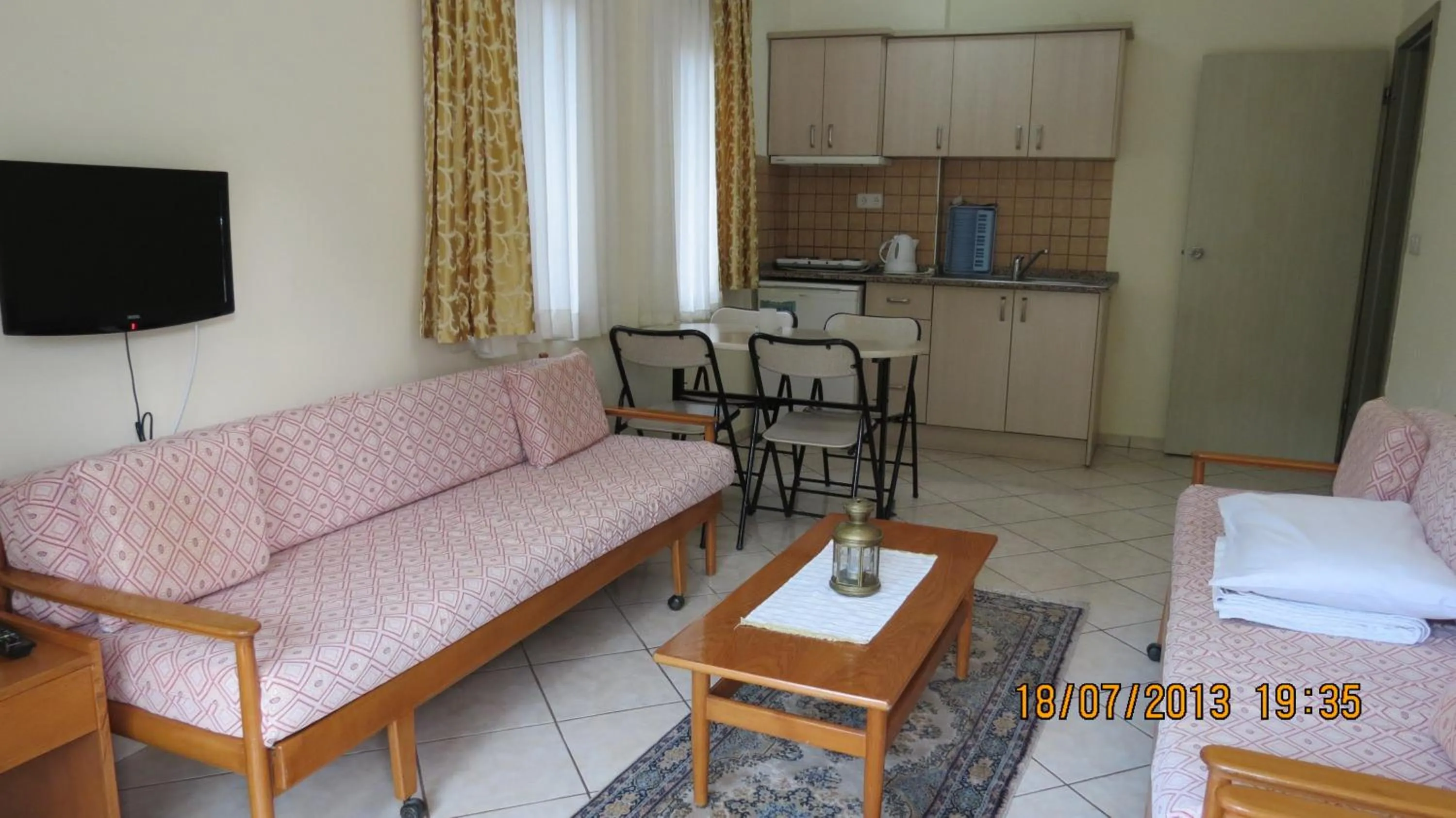 Seating area in Arya Otel