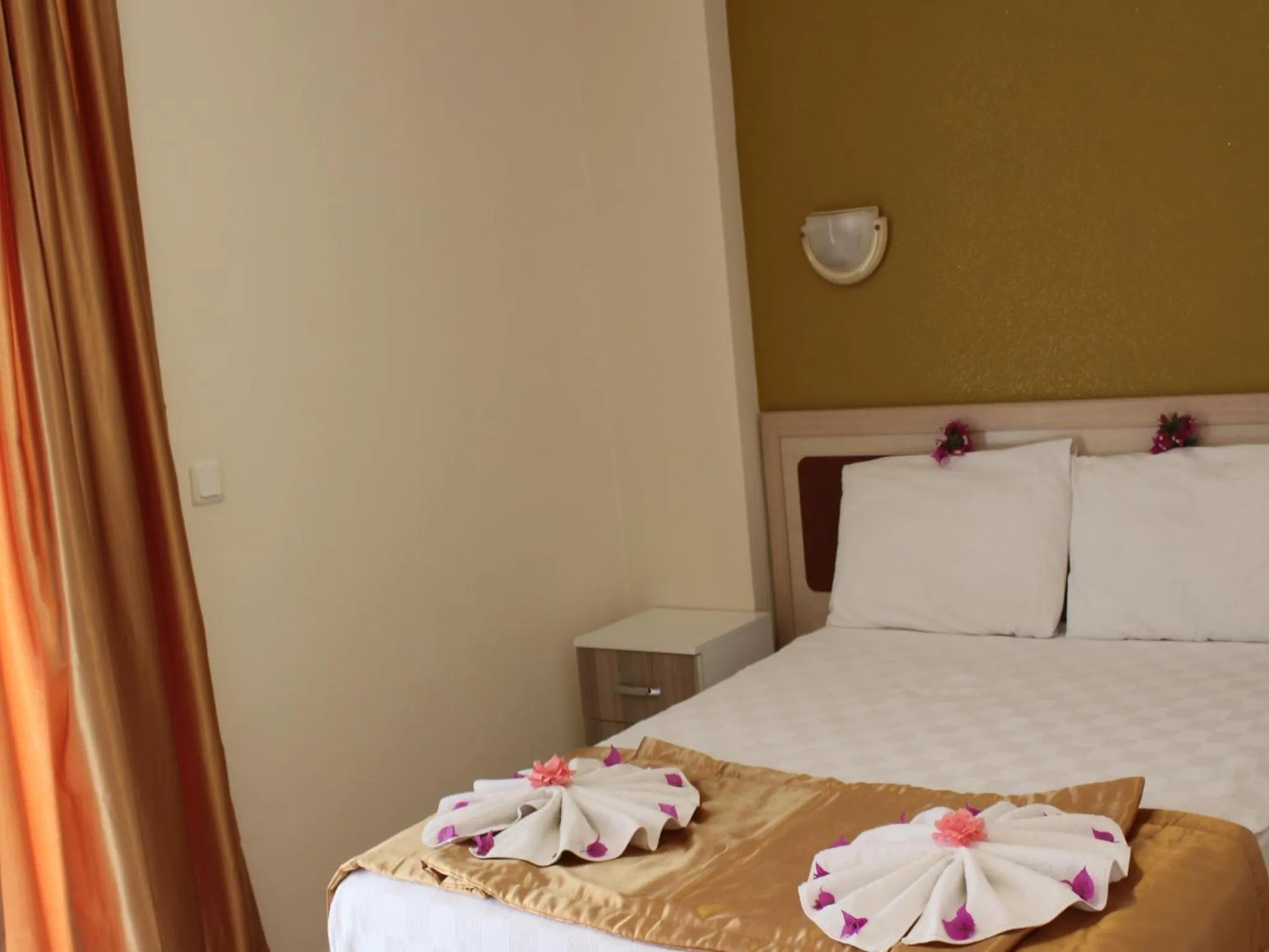 Bed in Arya Otel