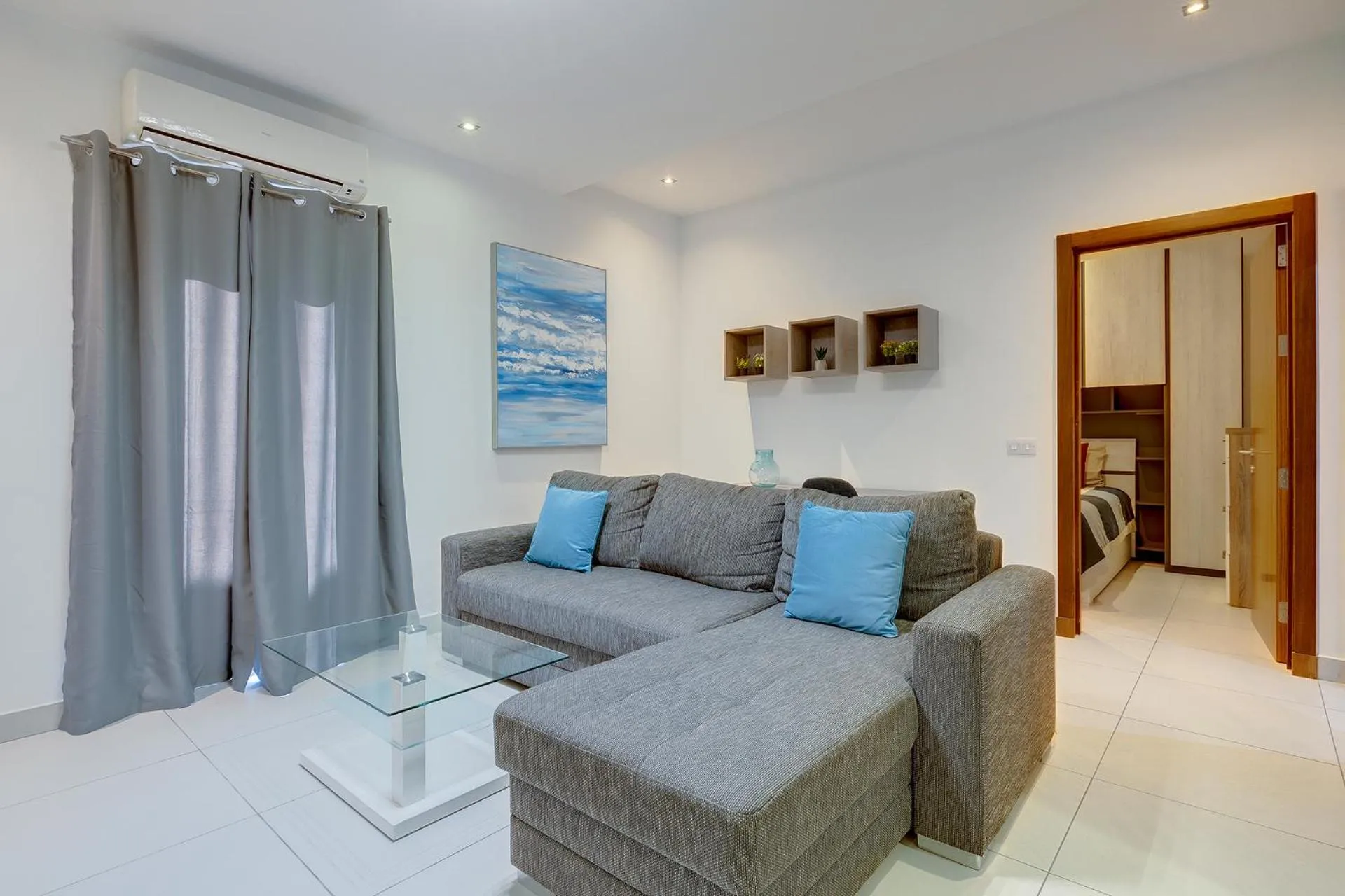 Idyllic Apartment just off the Promenade