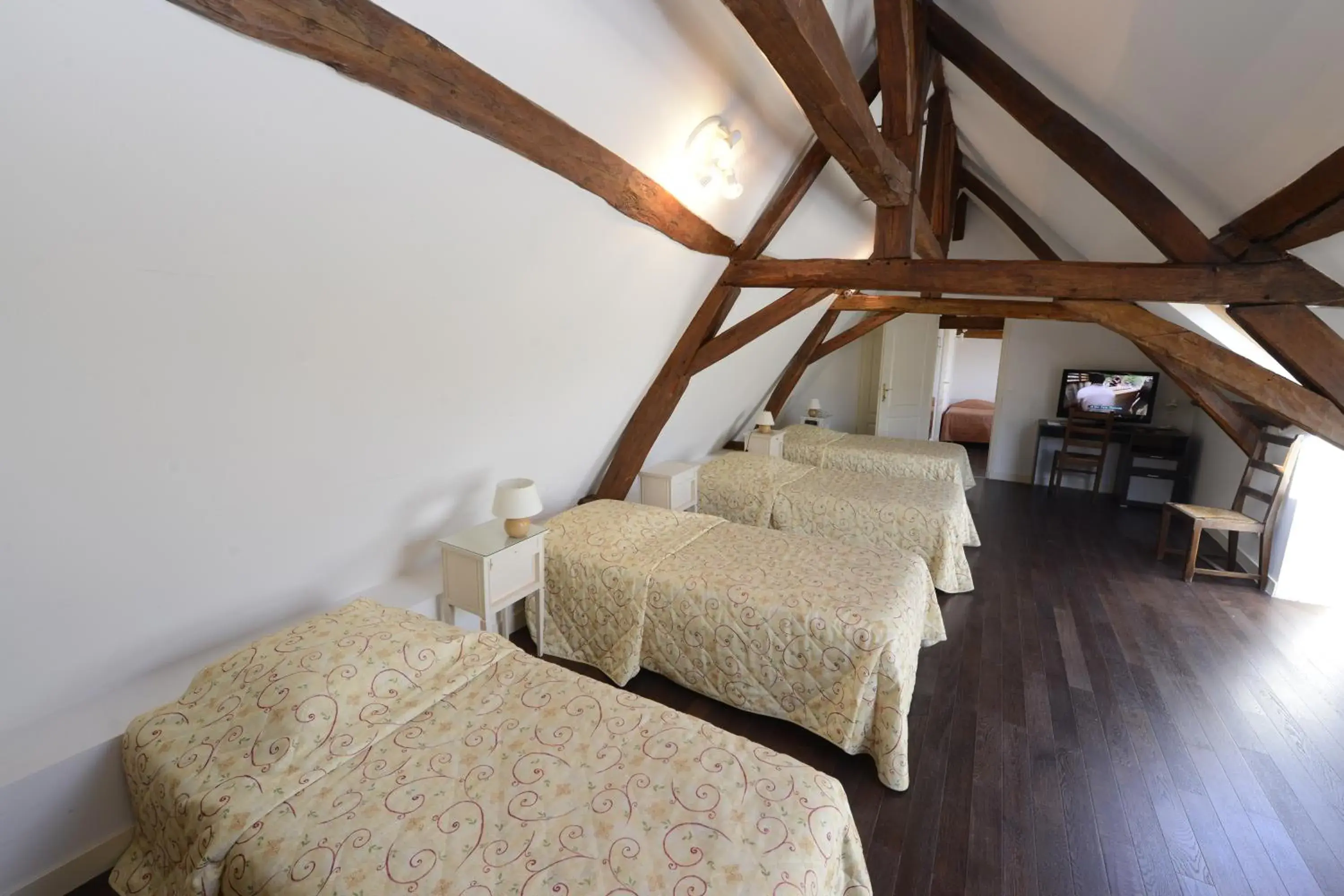Family Room (6 Adults) in The Originals City, Hôtel Le Cheval Rouge, Tours Ouest Family Room (6 Adults) in The Originals City, Hôtel Le Cheval Rouge, Tours Ouest