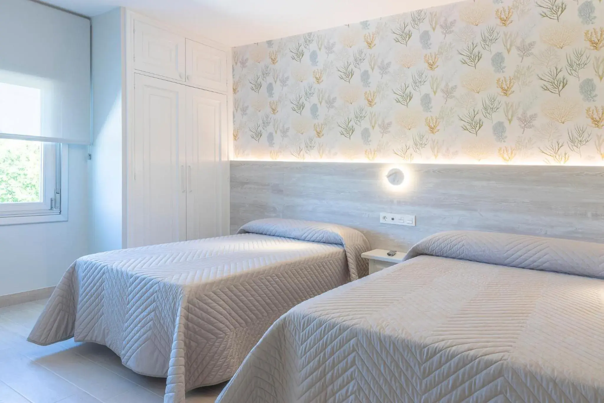 Superior Triple Room in Hotel Leal - La Sirena Superior Triple Room in Hotel Leal - La Sirena