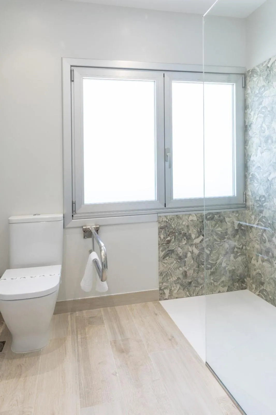 Shower in Hotel Leal - La Sirena