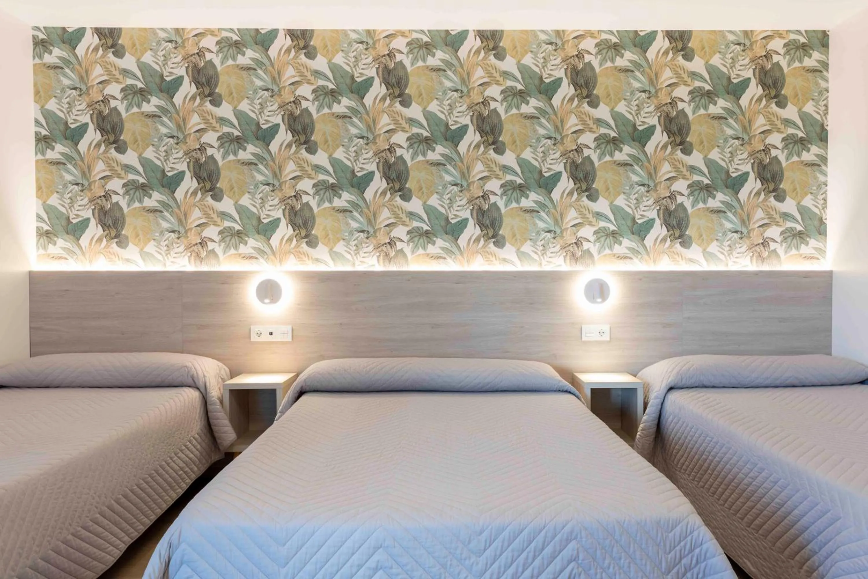 Bed in Hotel Leal - La Sirena