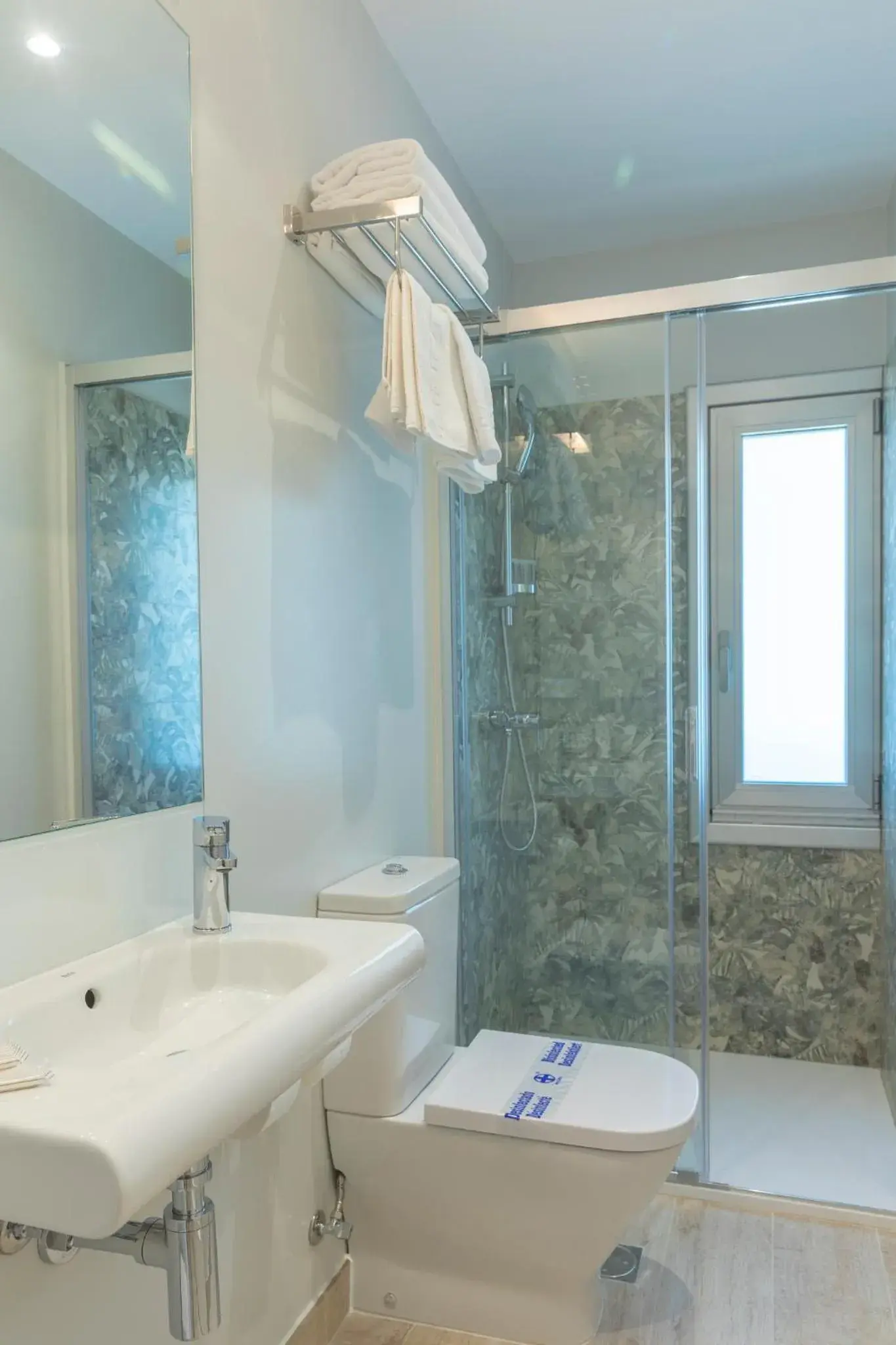 Superior Twin Room in Hotel Leal - La Sirena Superior Twin Room in Hotel Leal - La Sirena