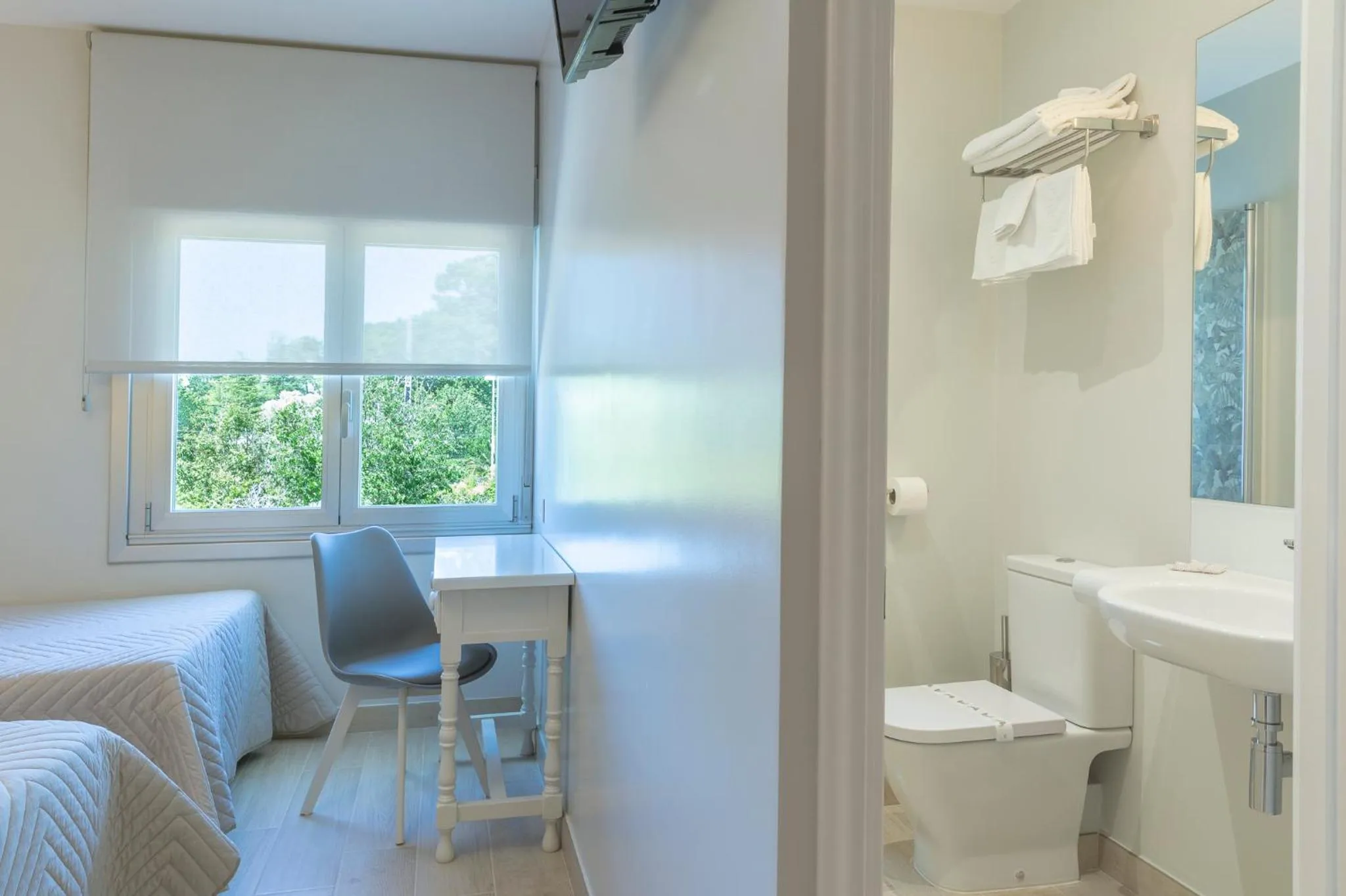 Bathroom in Hotel Leal - La Sirena