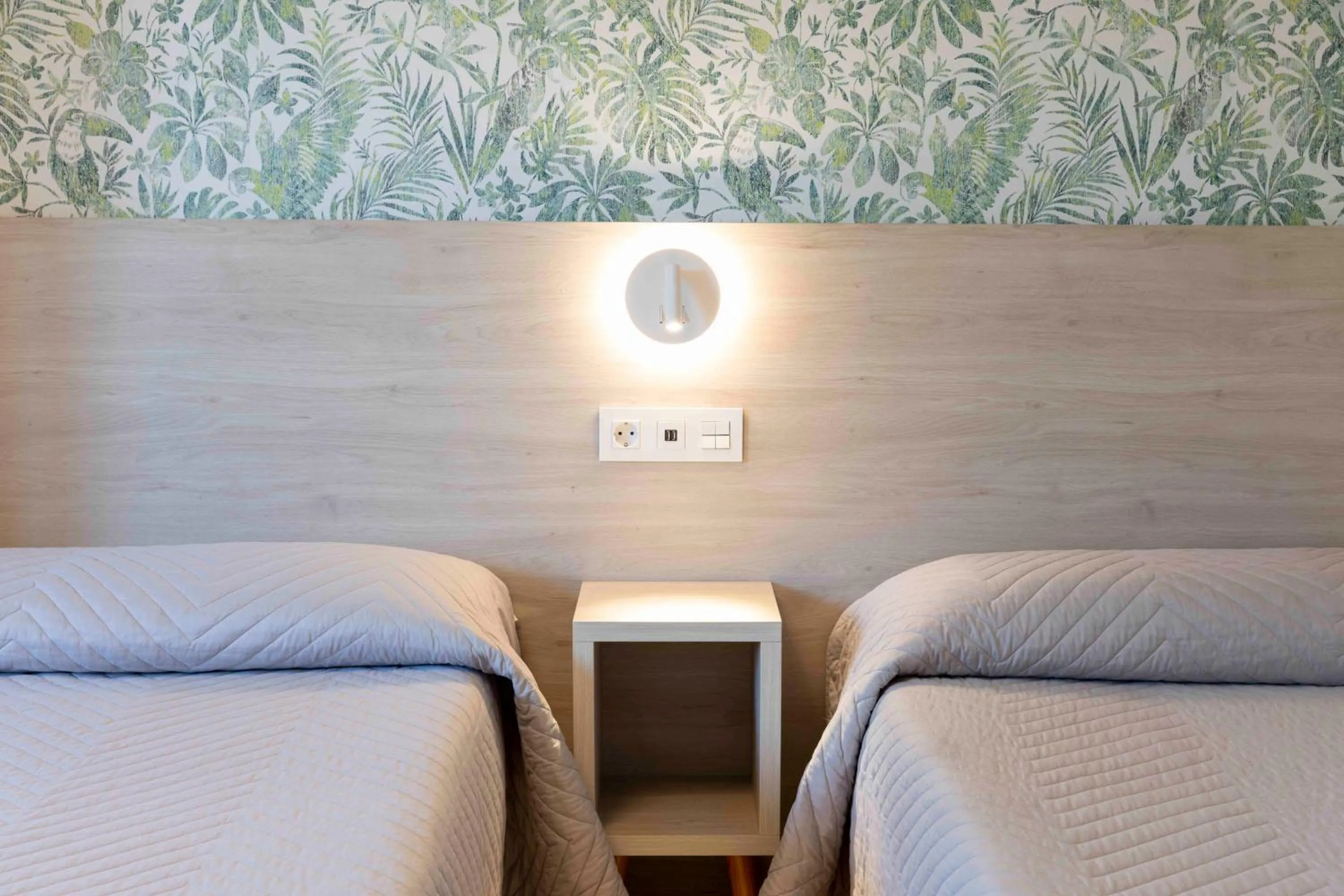 Bed in Hotel Leal - La Sirena