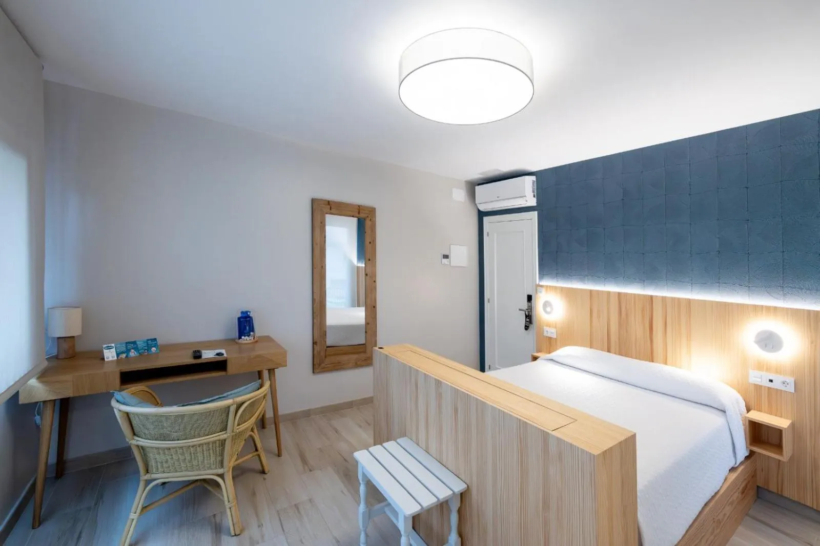 Bedroom in Hotel Leal - La Sirena