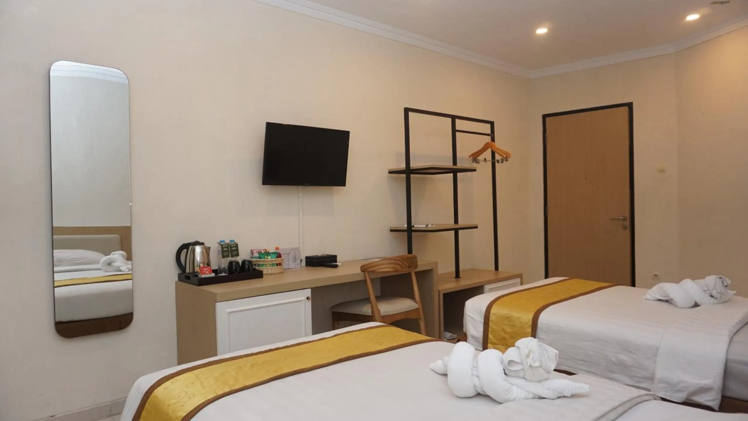 Bed in LPP Garden Hotel