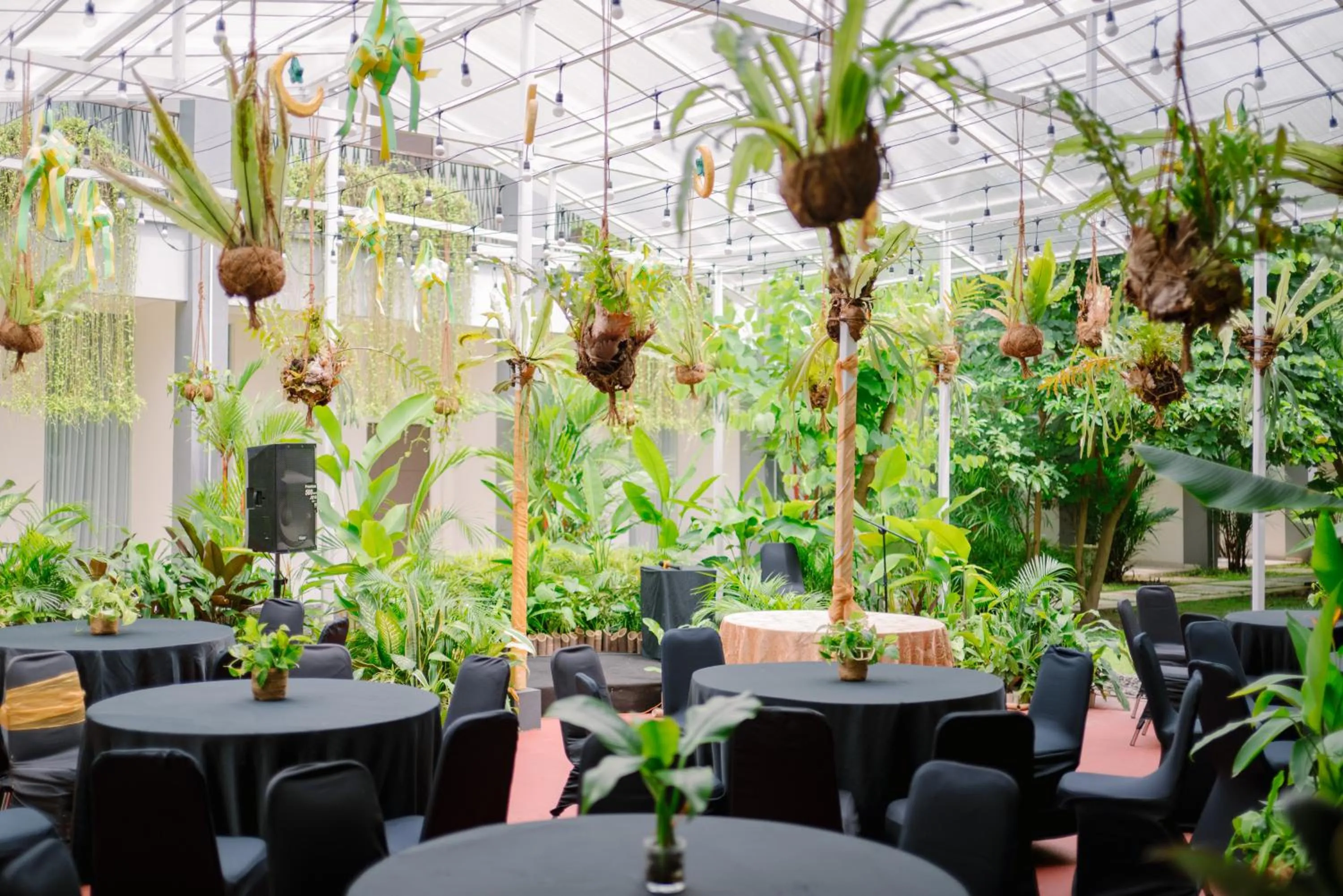 Restaurant/places to eat in Mantravana Co-Living