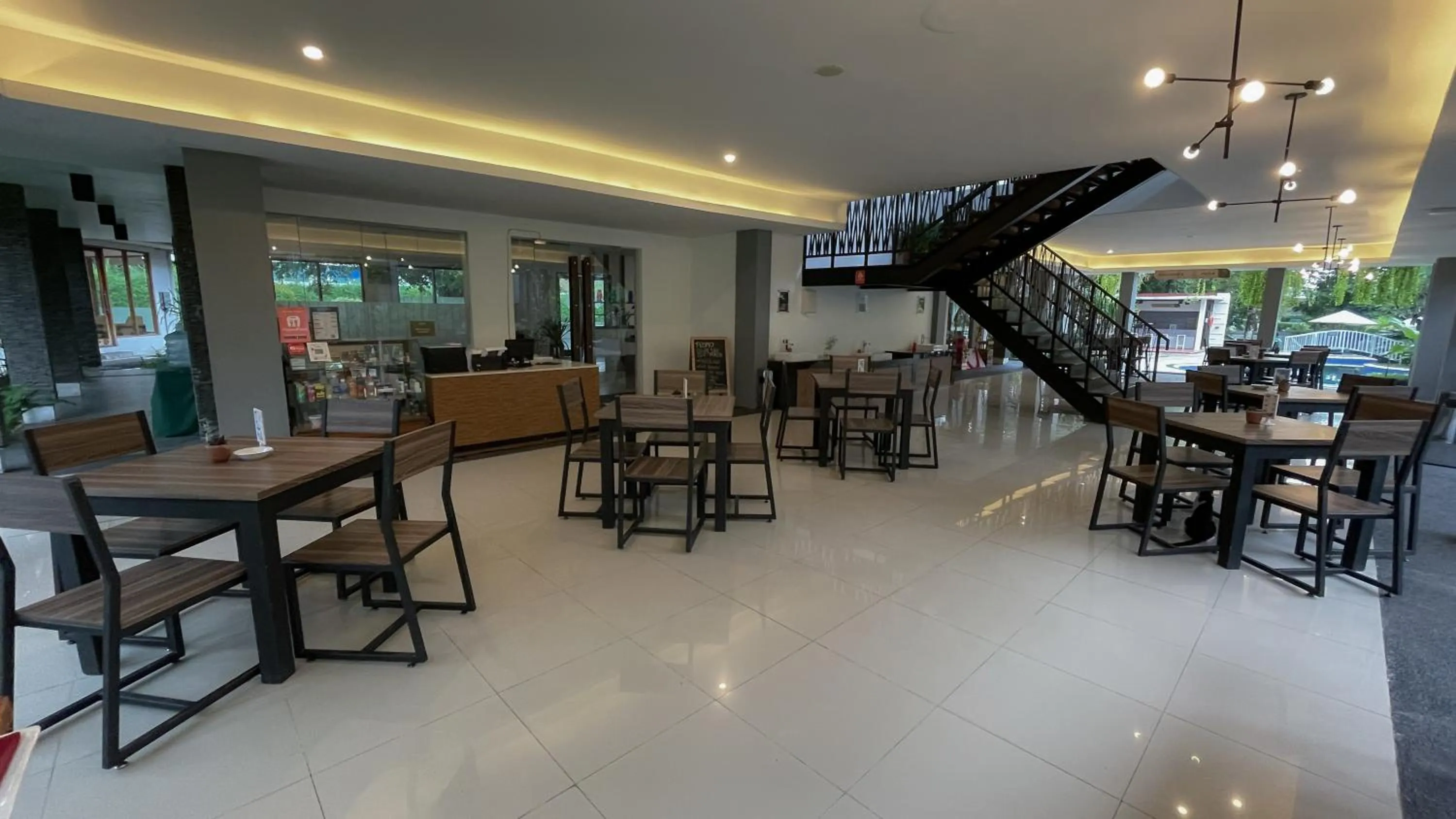 Restaurant/places to eat in LPP Garden Hotel
