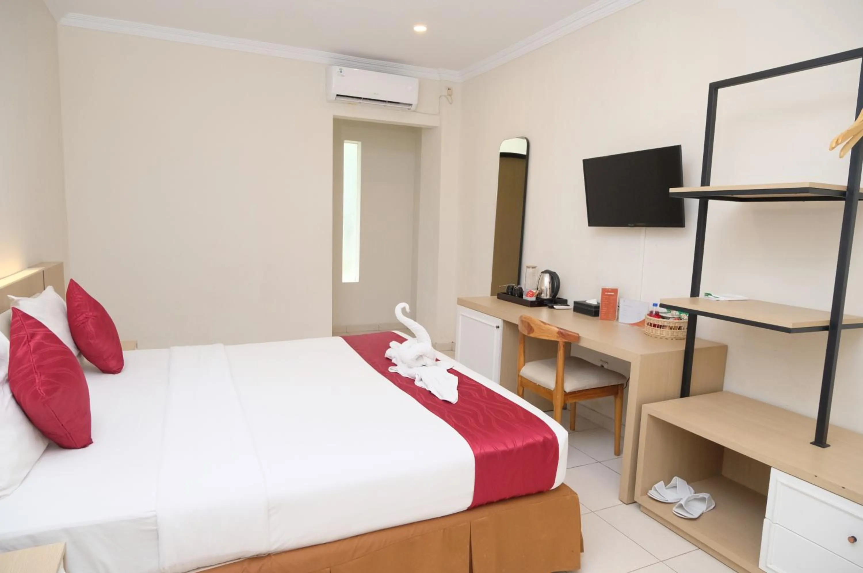 Photo of the whole room, Bed in Mantravana Co-Living