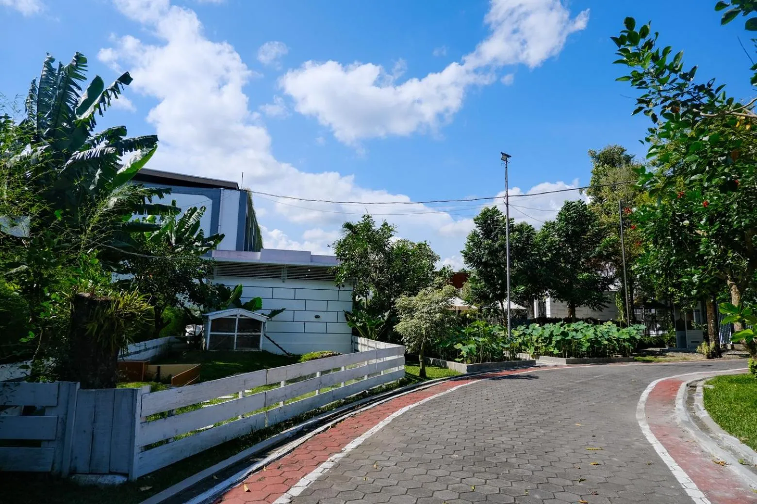 Neighbourhood in LPP Garden Hotel