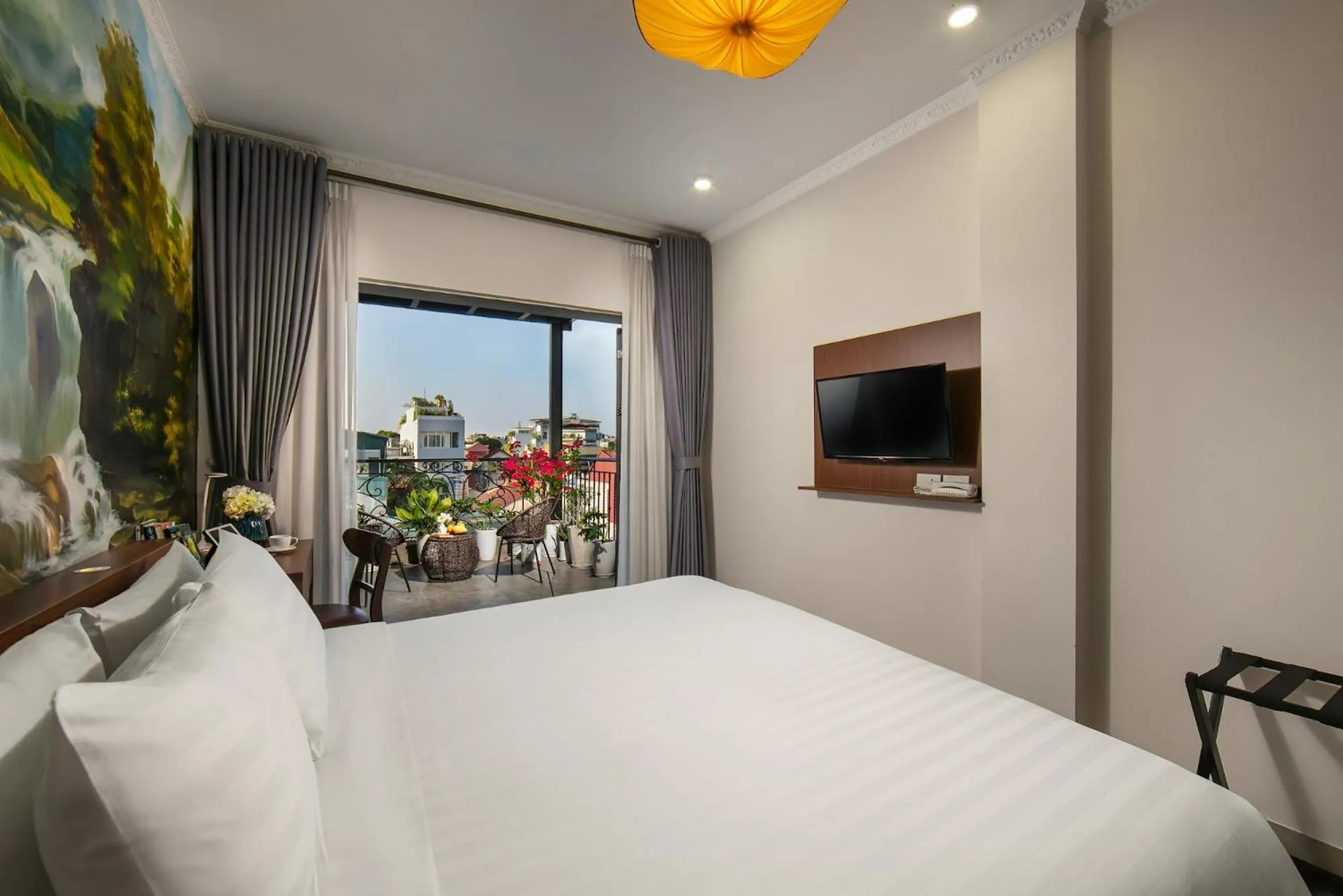 Photo of the whole room, Bed in Hanoi La Cascada House & Travel