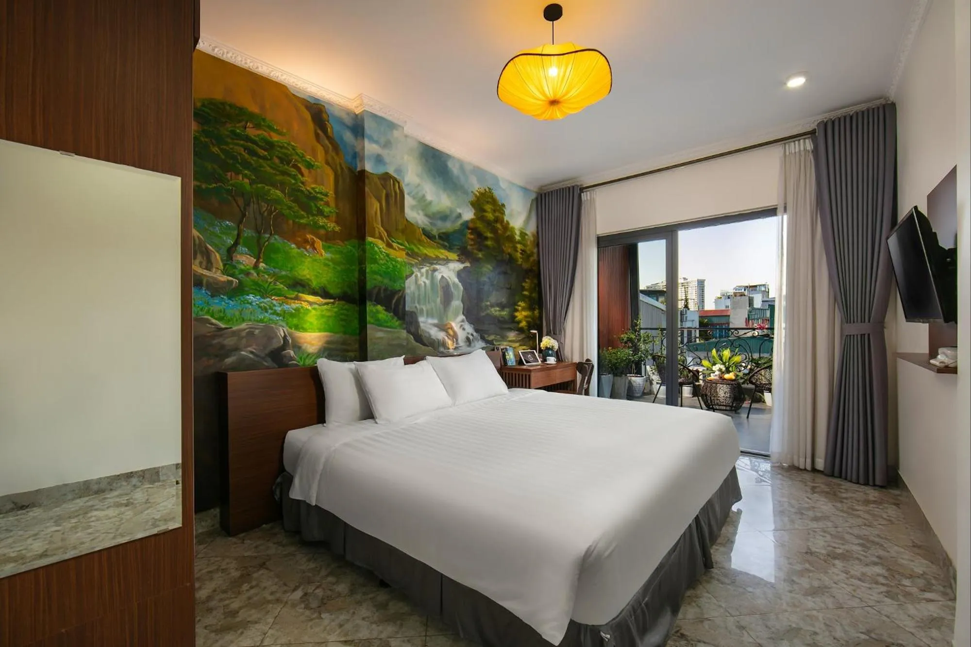 Photo of the whole room, Bed in Hanoi La Cascada House & Travel