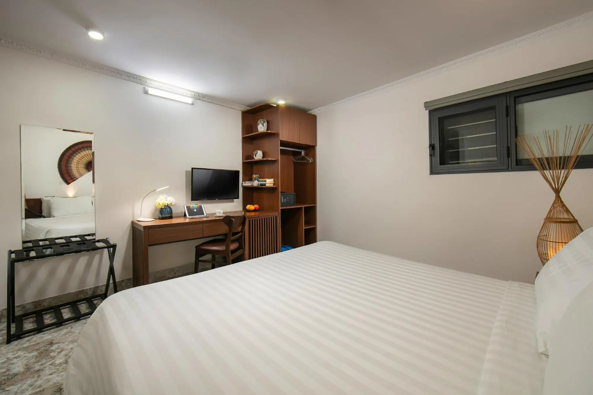 hair dresser, Bed in Hanoi La Cascada House & Travel