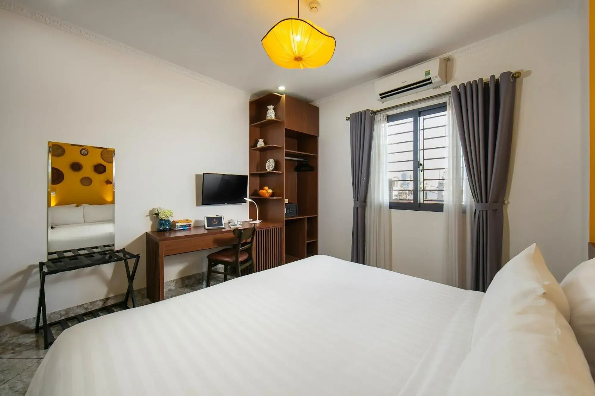 Photo of the whole room, Bed in Hanoi La Cascada House & Travel Photo of the whole room, Bed in Hanoi La Cascada House & Travel