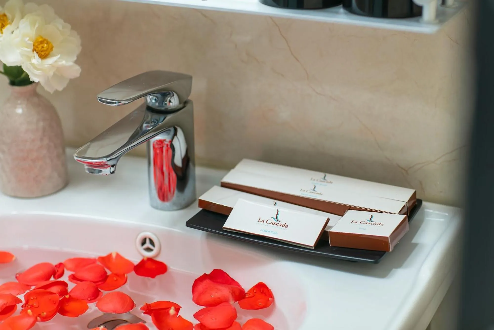 Bathroom in Hanoi La Cascada House & Travel